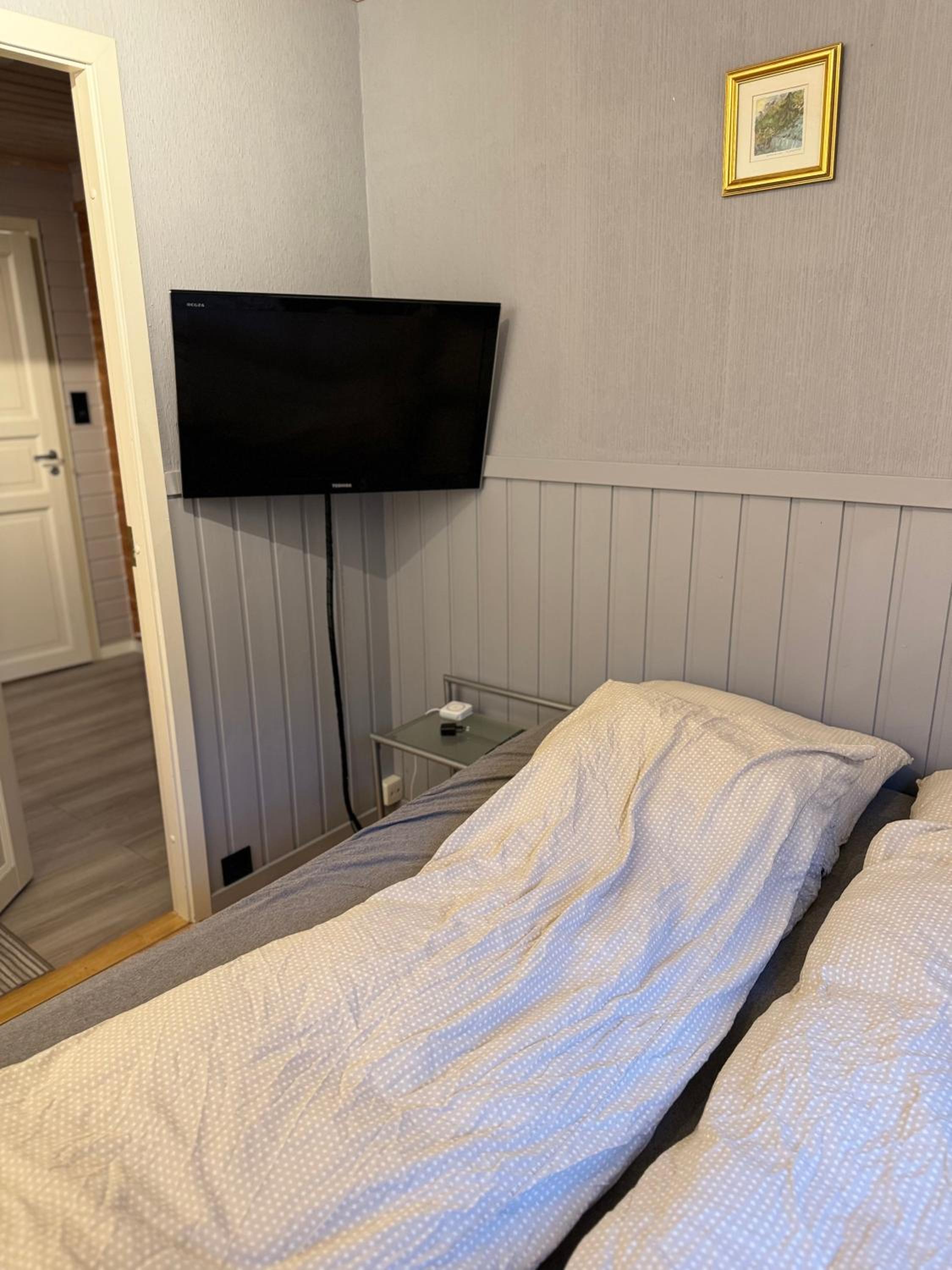 Very centrally located apartment with free parking view 5