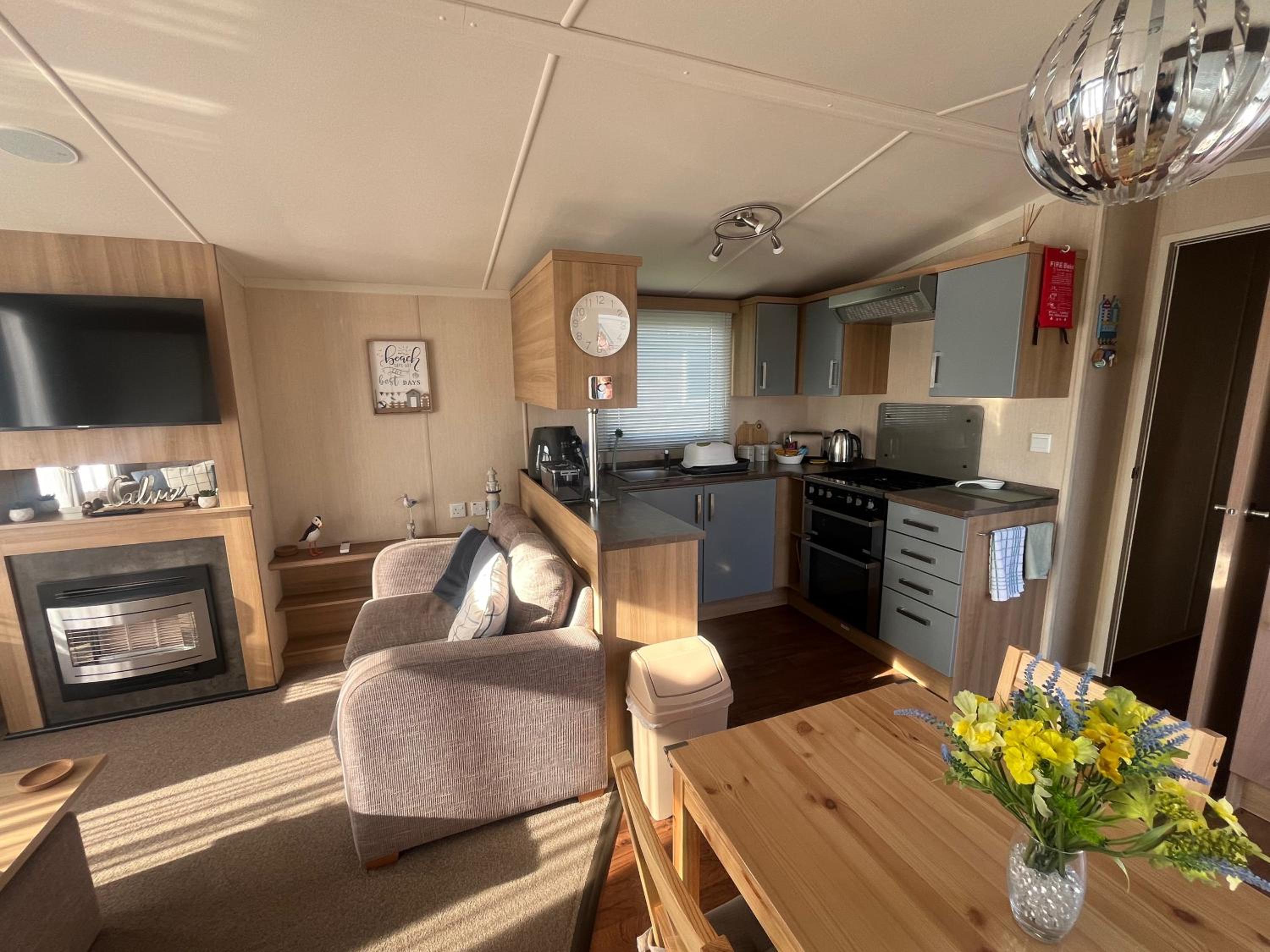 Oak Green- Top award winning caravan! view 4