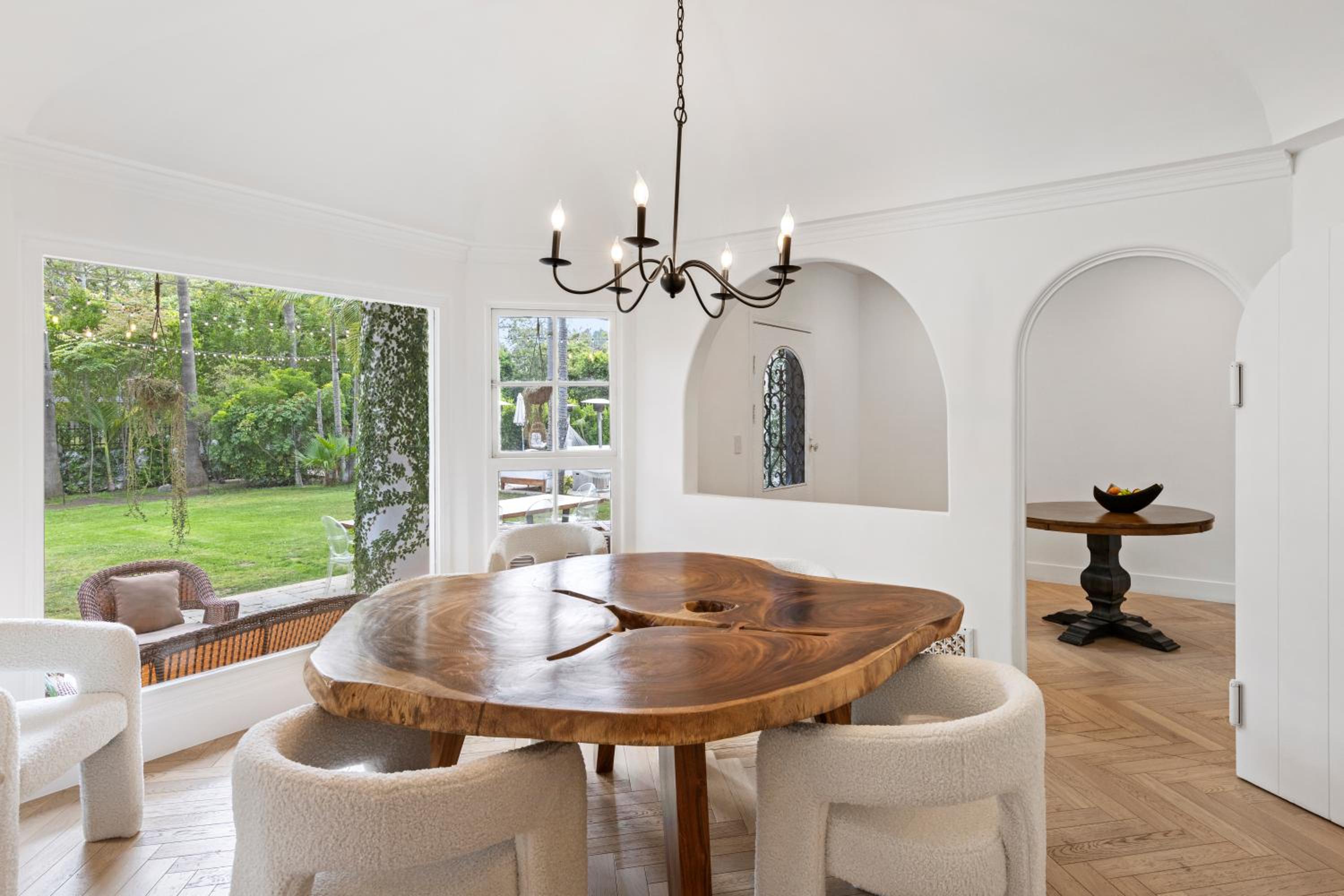 Contemporary Spanish Estate In Beverly Hills