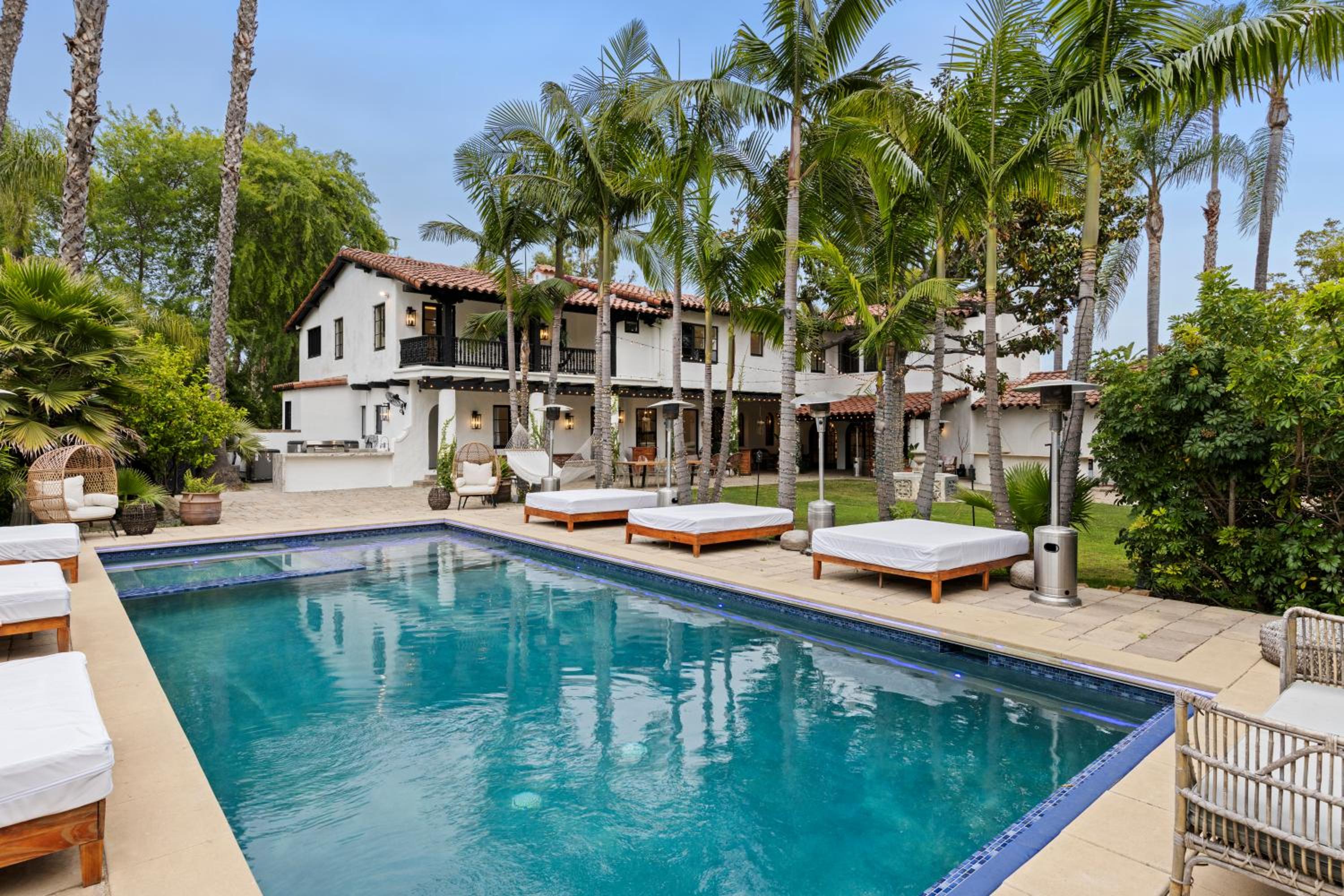 Contemporary Spanish Estate In Beverly Hills