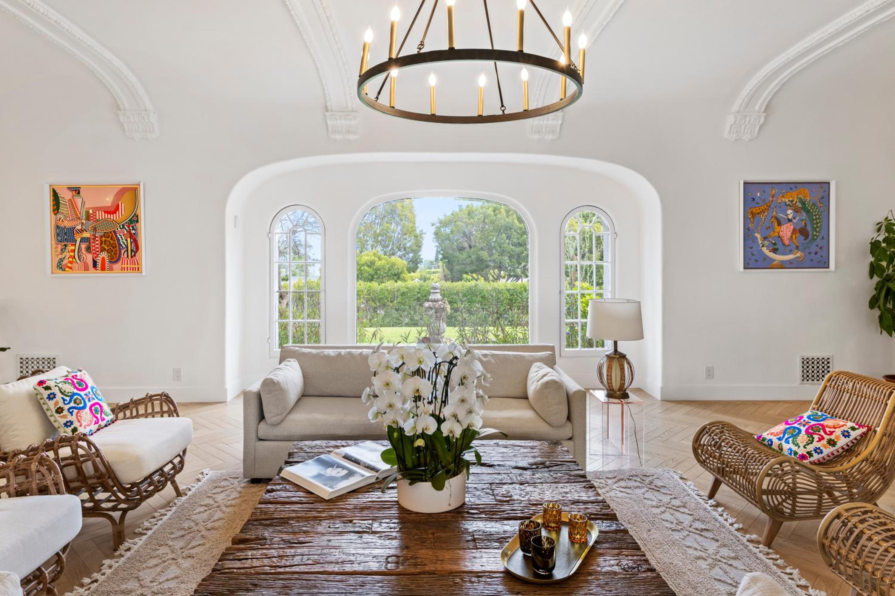 Contemporary Spanish Estate In Beverly Hills