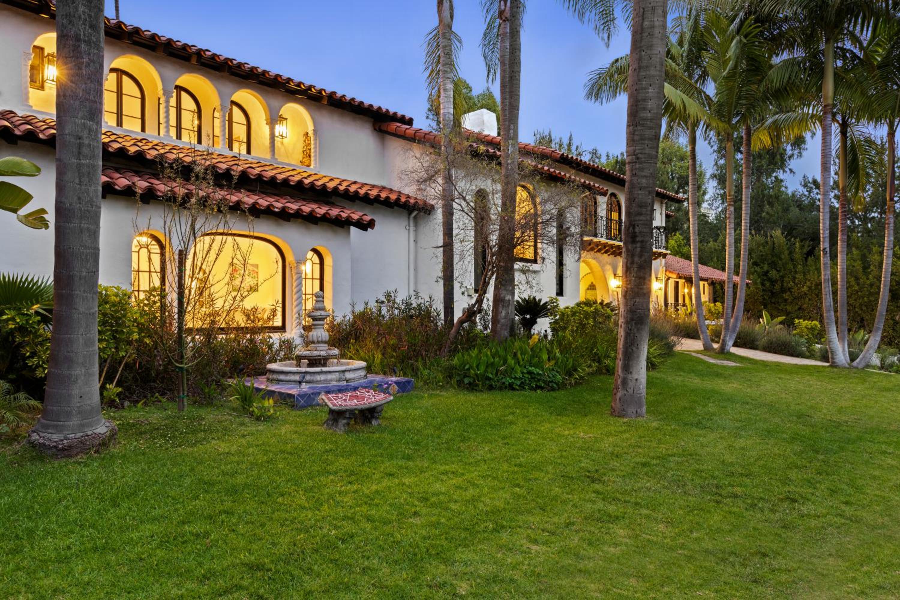Contemporary Spanish Estate In Beverly Hills