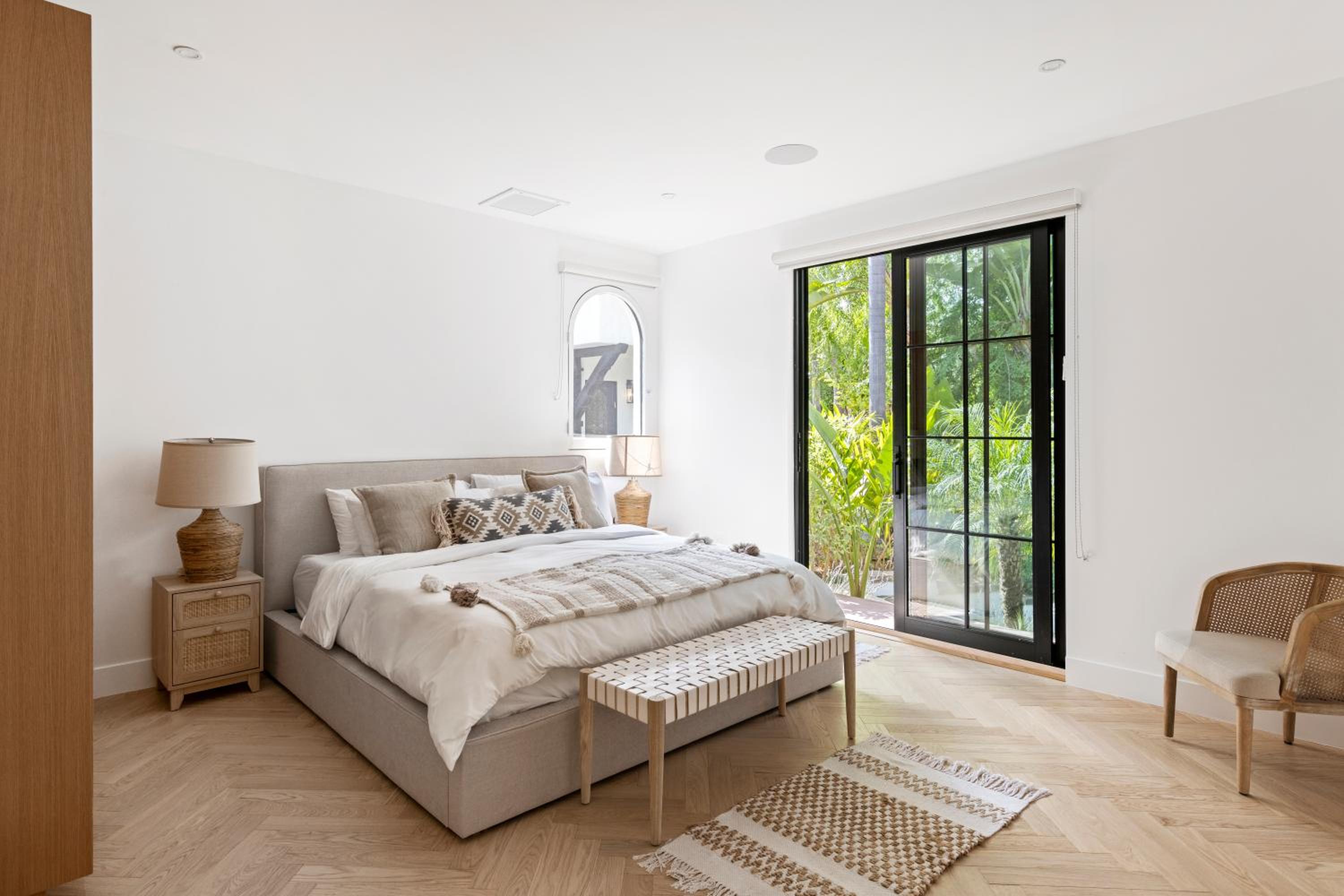 Contemporary Spanish Estate In Beverly Hills