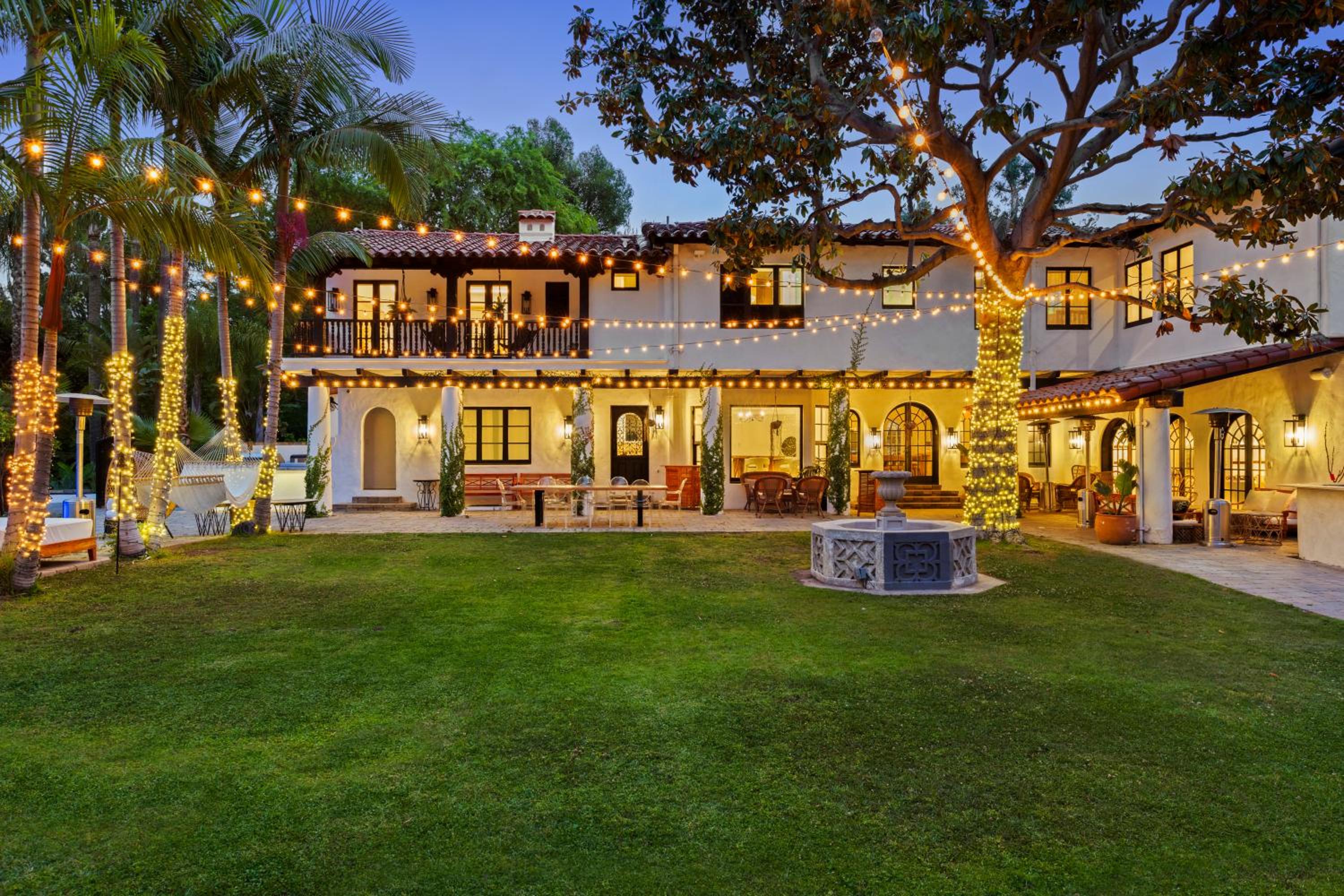 Contemporary Spanish Estate In Beverly Hills