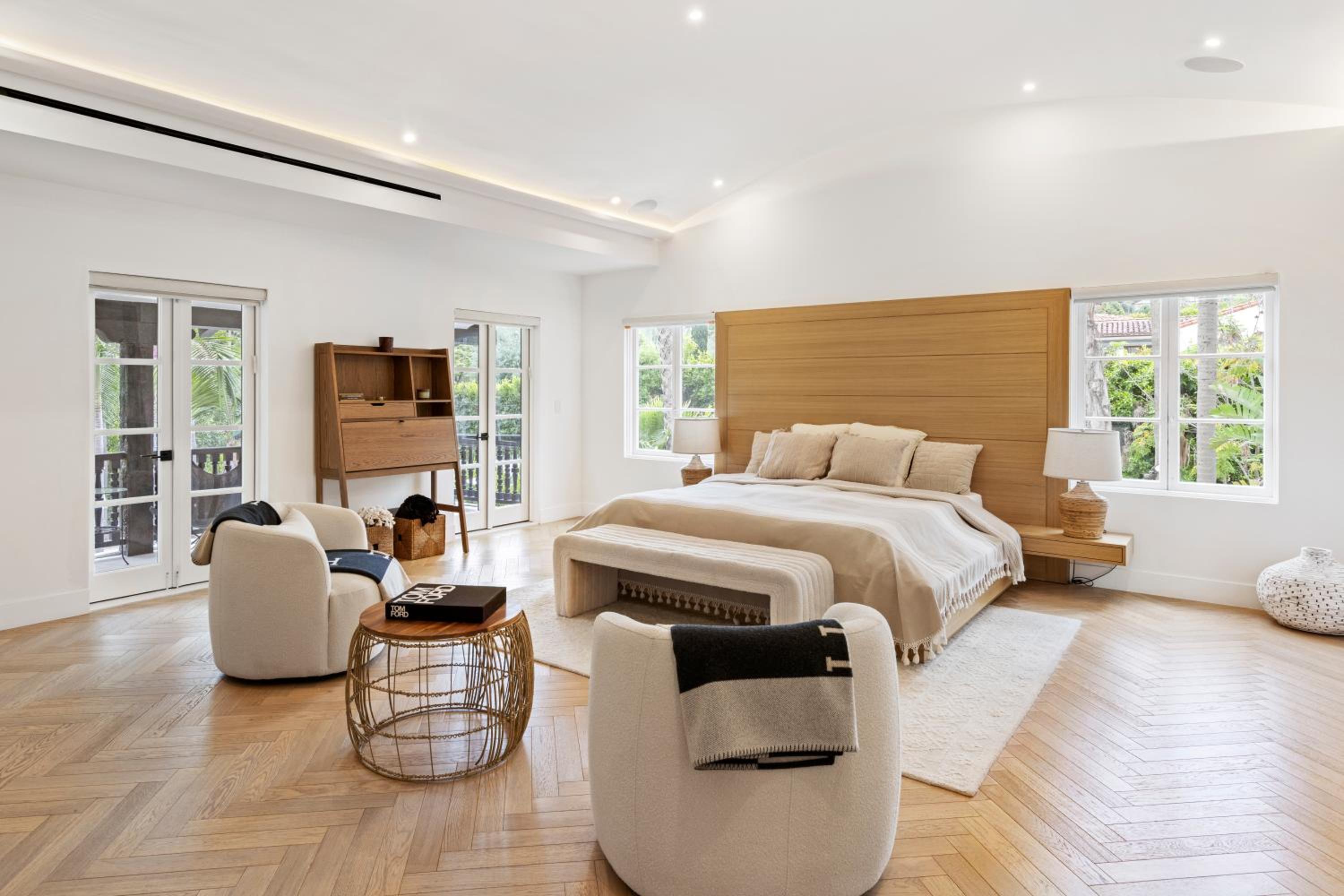 Contemporary Spanish Estate In Beverly Hills