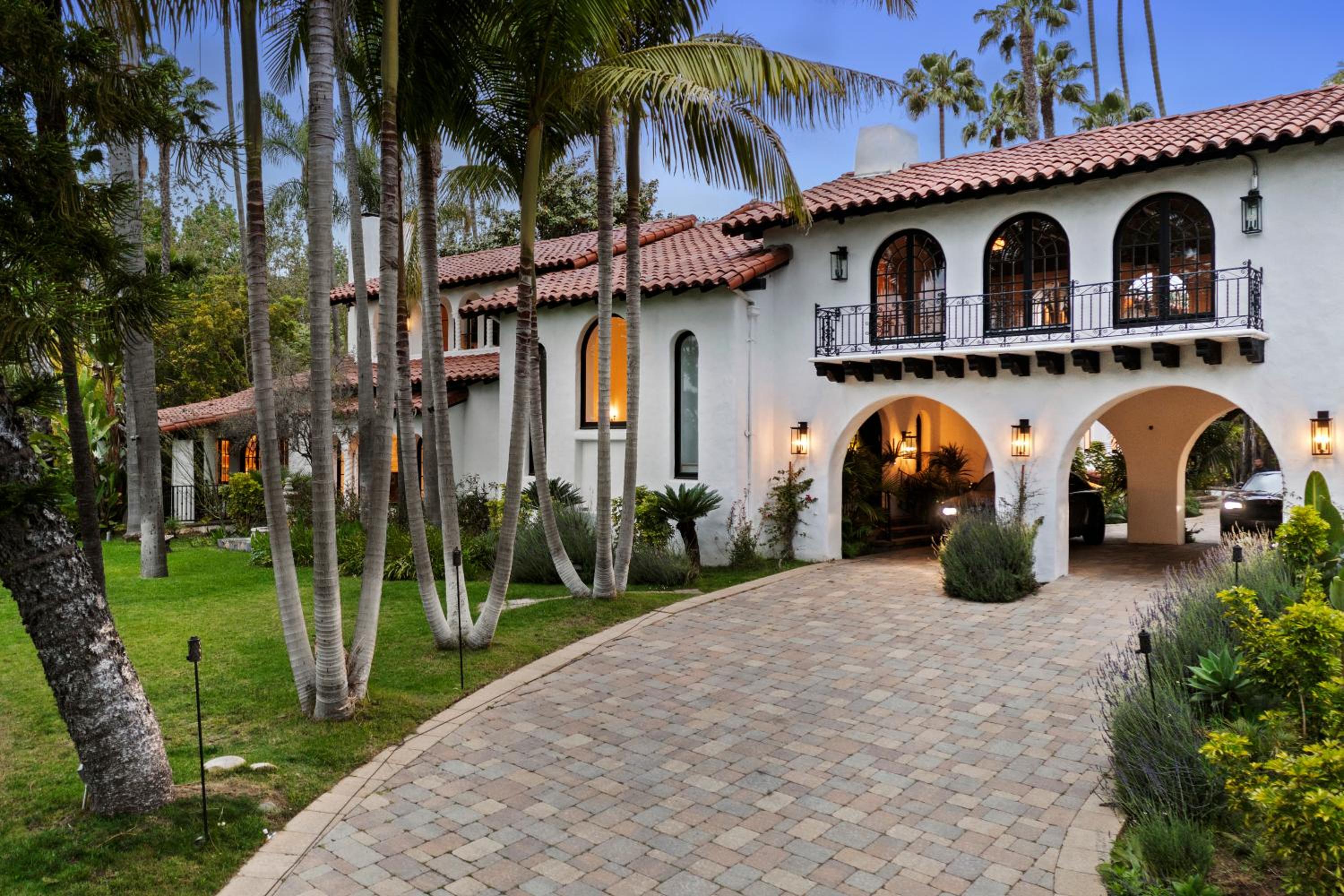 Contemporary Spanish Estate In Beverly Hills