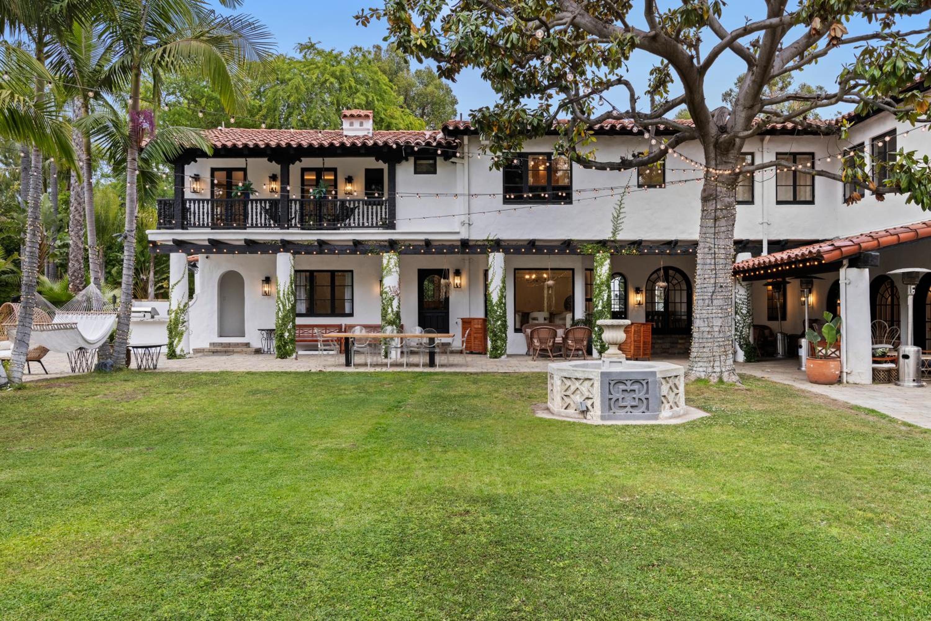 Contemporary Spanish Estate In Beverly Hills