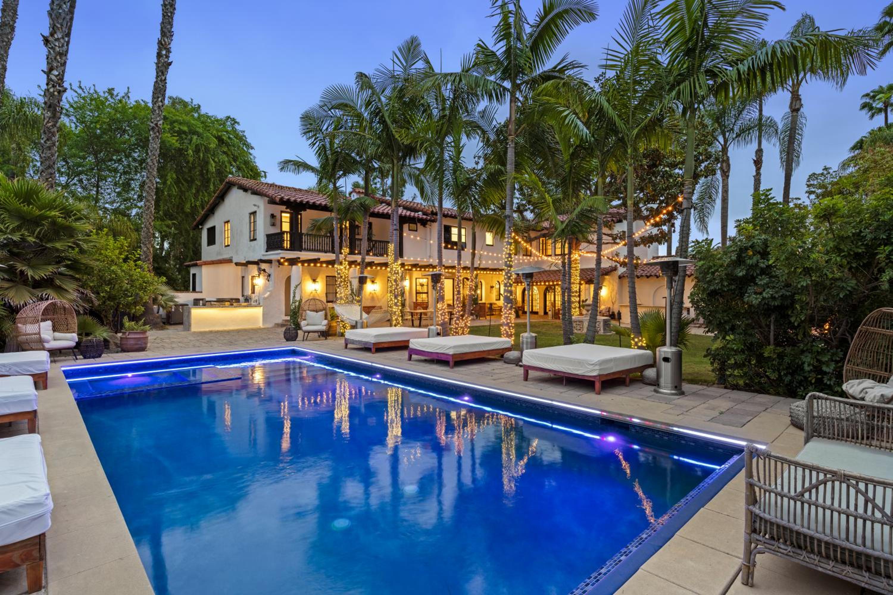 Contemporary Spanish Estate In Beverly Hills