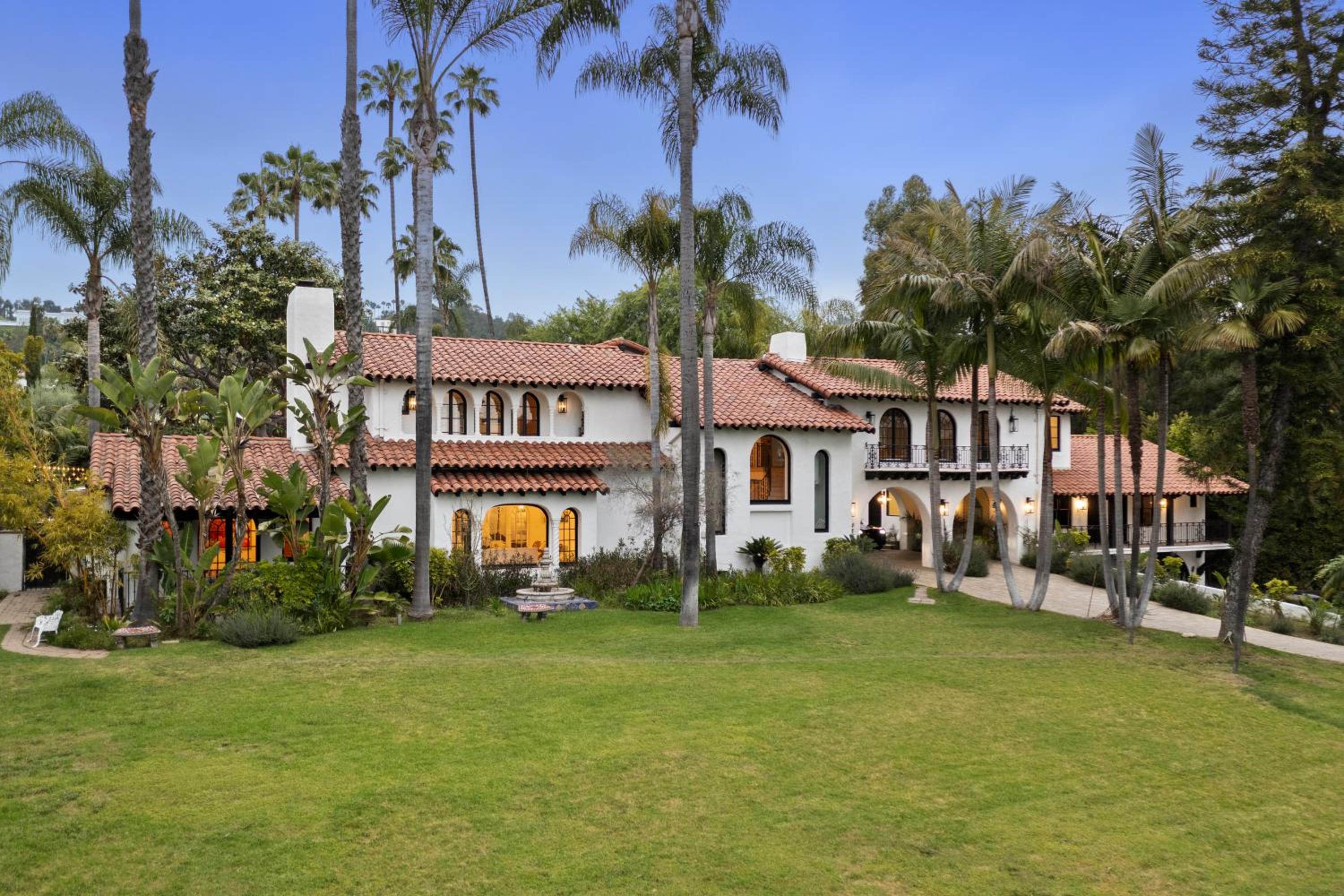 Contemporary Spanish Estate In Beverly Hills