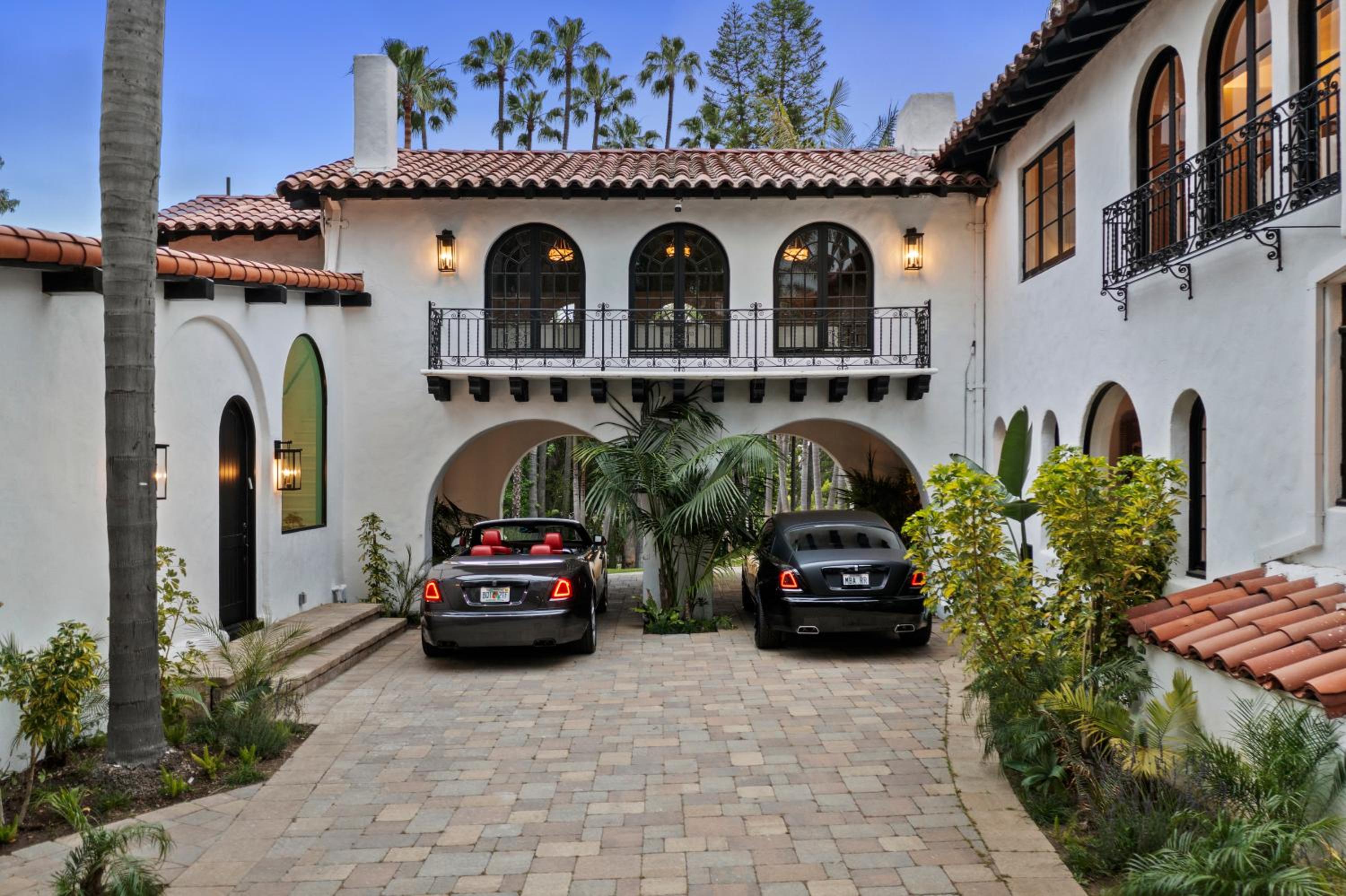 Contemporary Spanish Estate In Beverly Hills