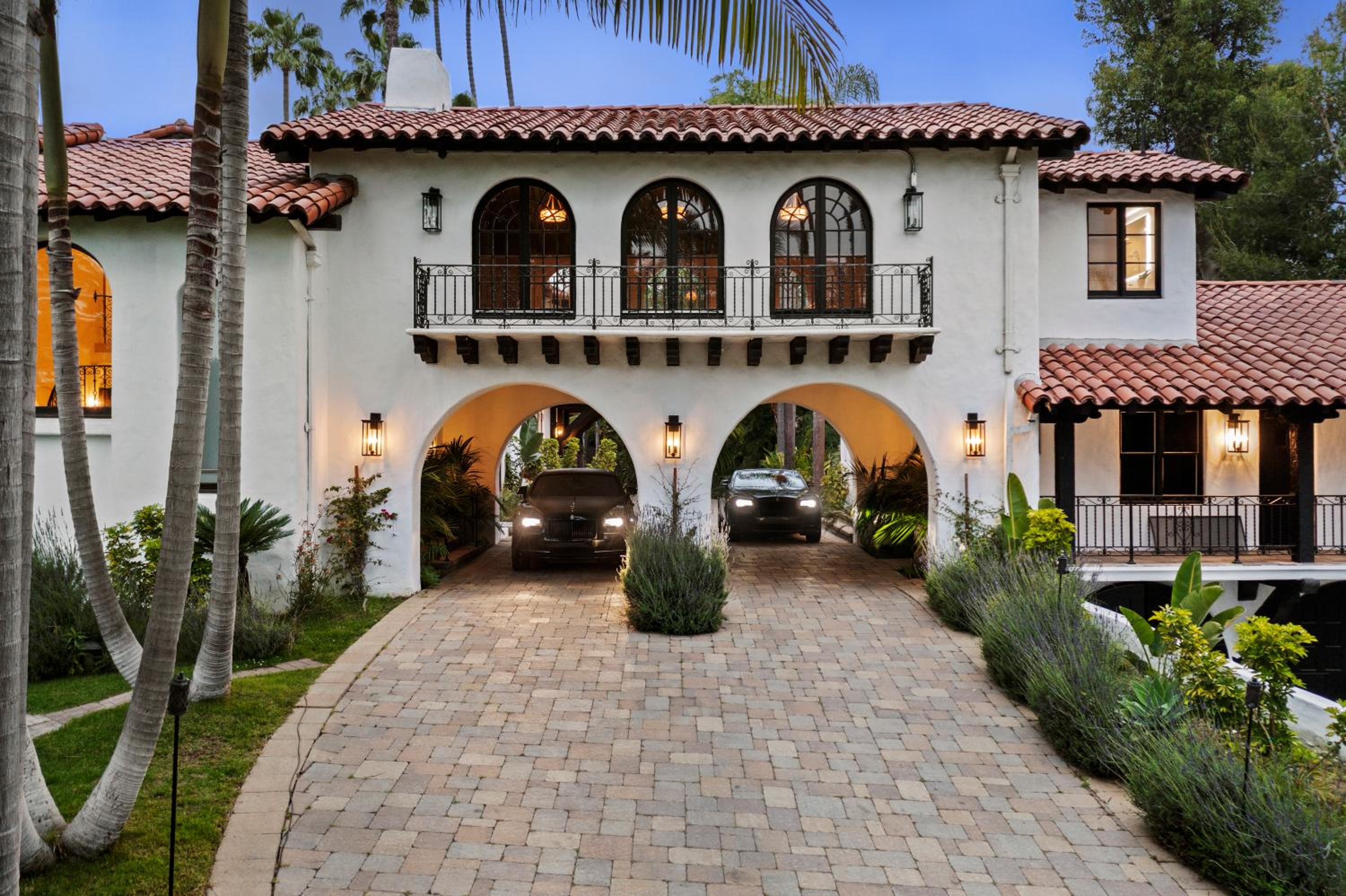 Contemporary Spanish Estate In Beverly Hills