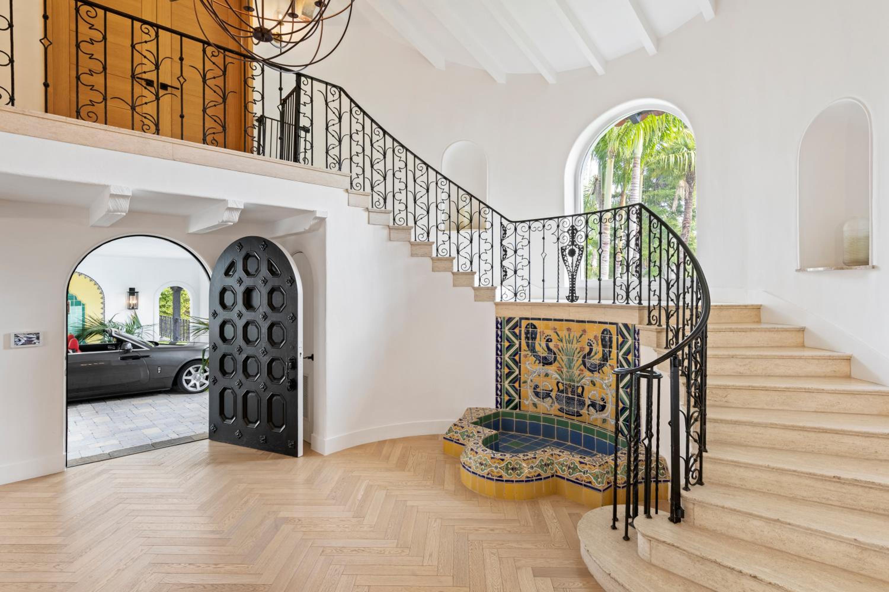 Contemporary Spanish Estate In Beverly Hills