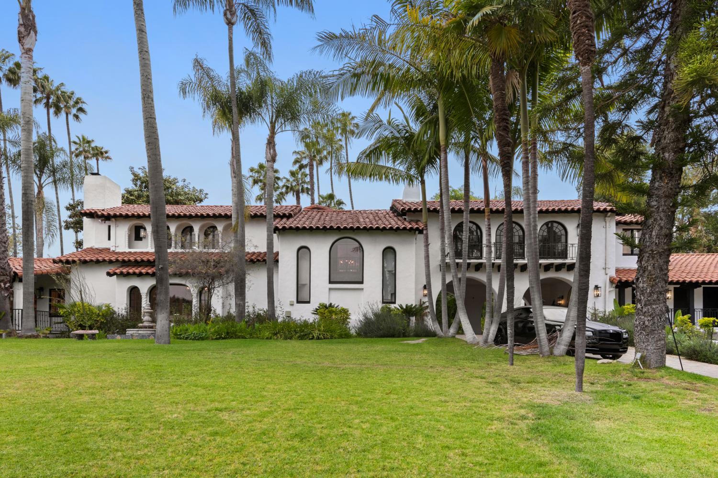Contemporary Spanish Estate In Beverly Hills
