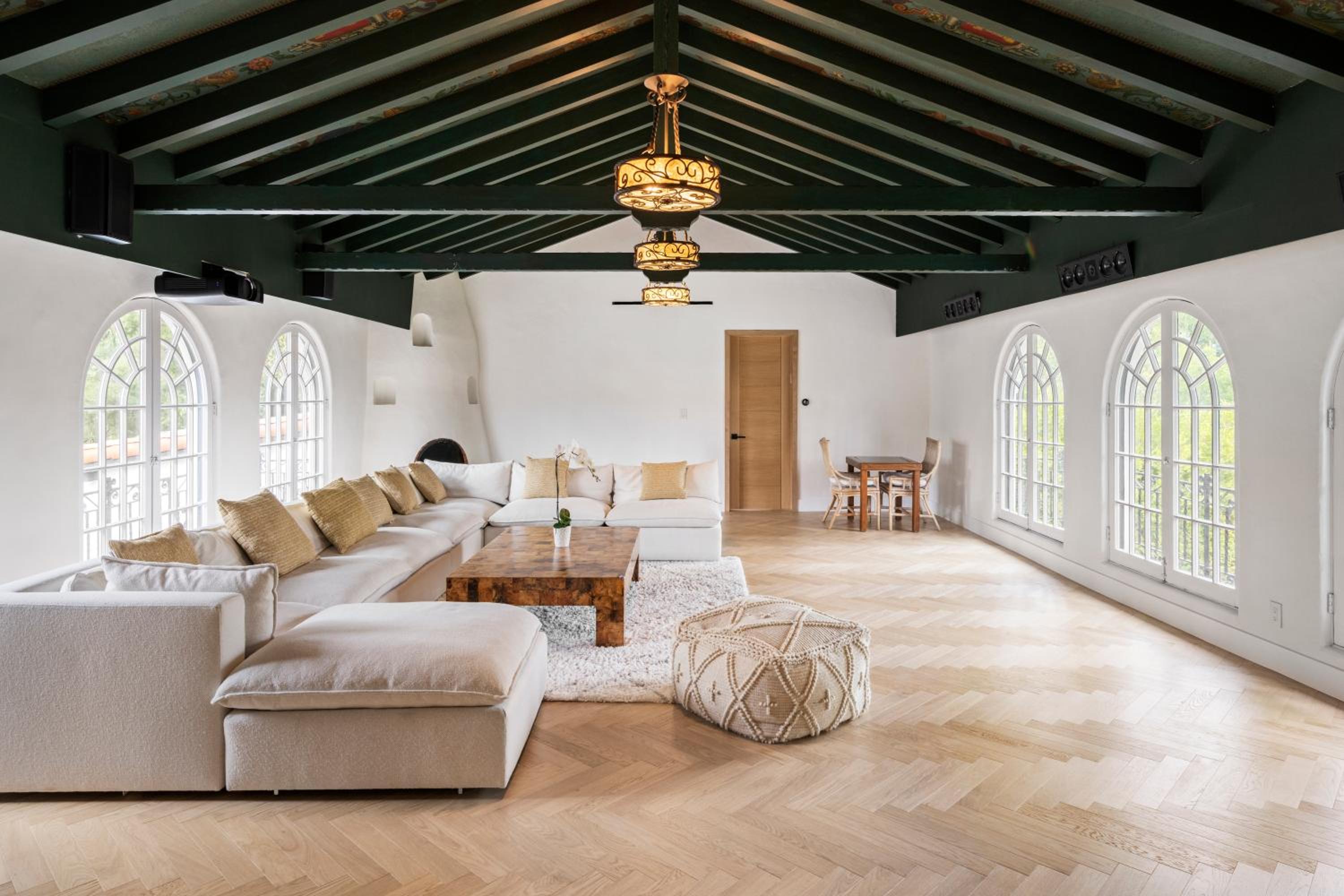 Contemporary Spanish Estate In Beverly Hills