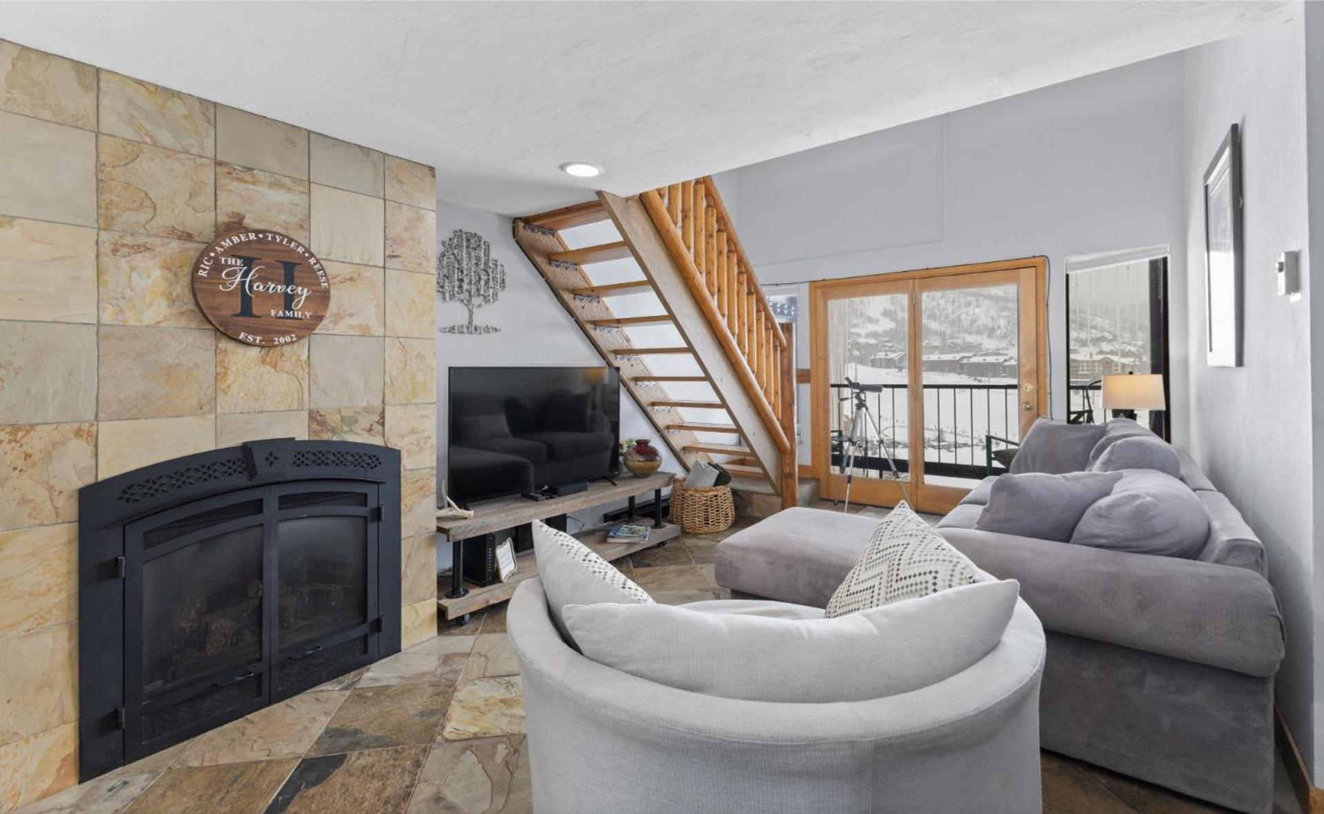 Hot Tub, Great Mountain Views, 3 Bedroom Plus Loft view 3