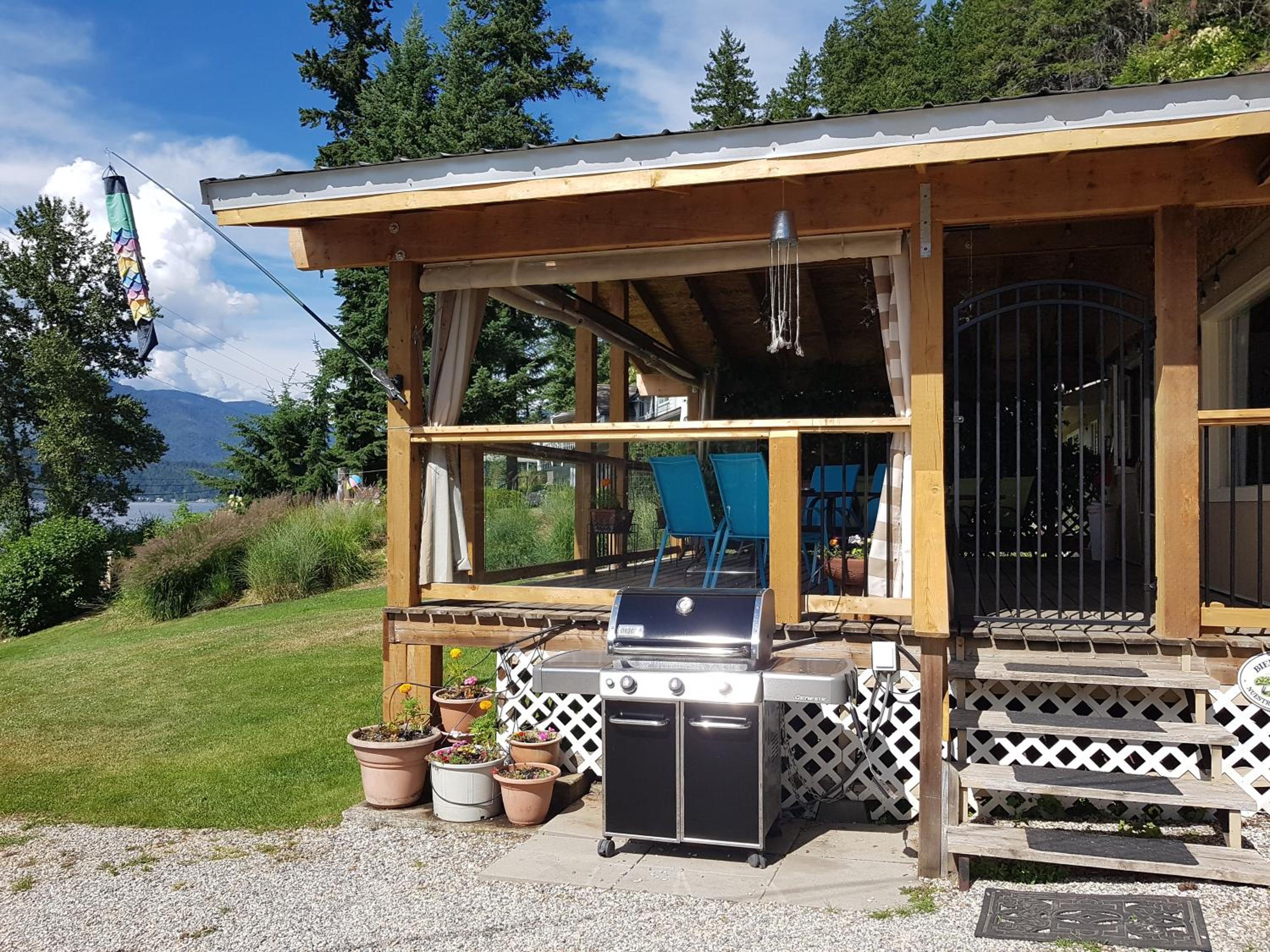 West facing Waterfront Cottage with private beach & buoy & dock access