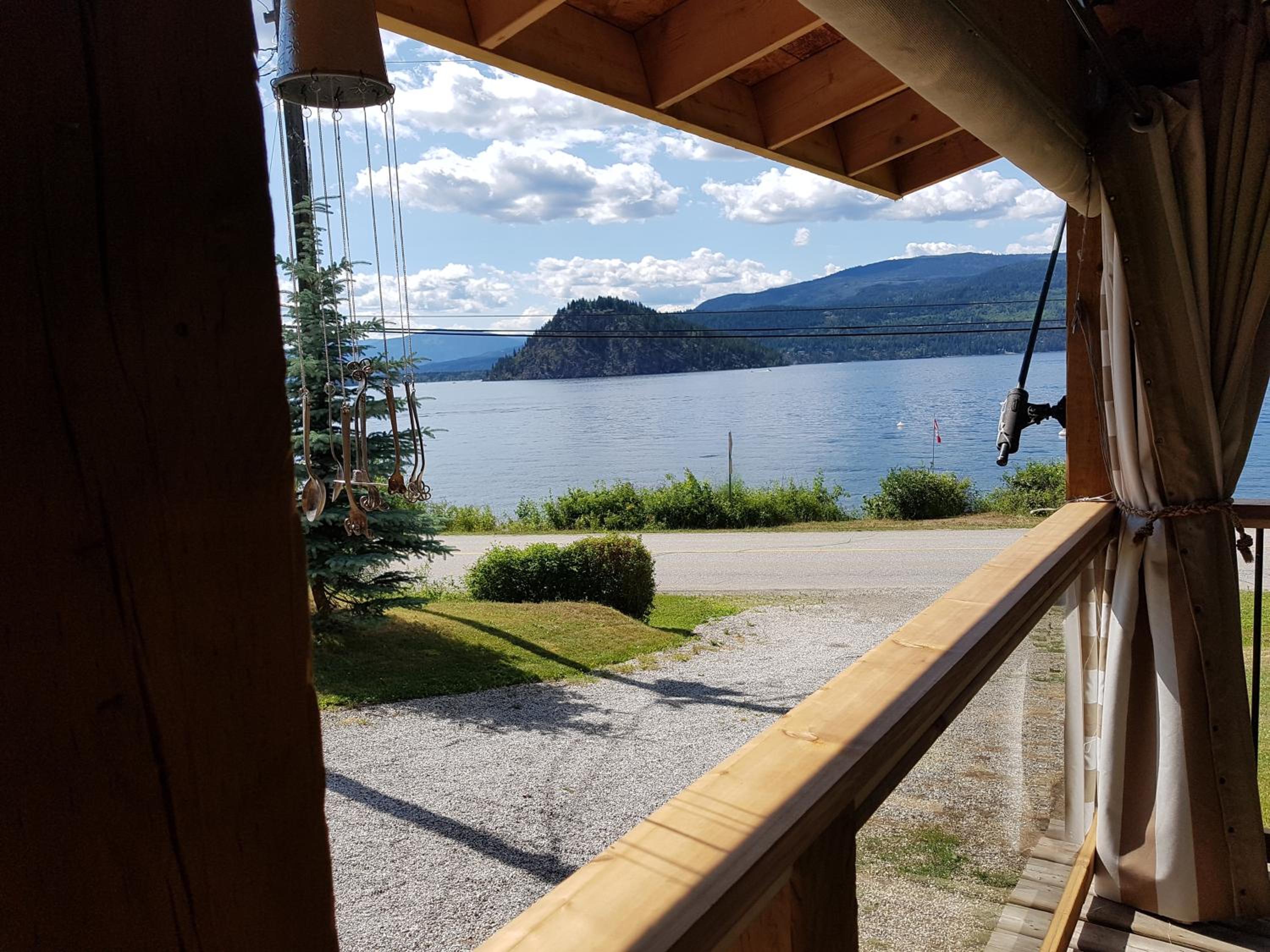 West facing Waterfront Cottage with private beach & buoy & dock access