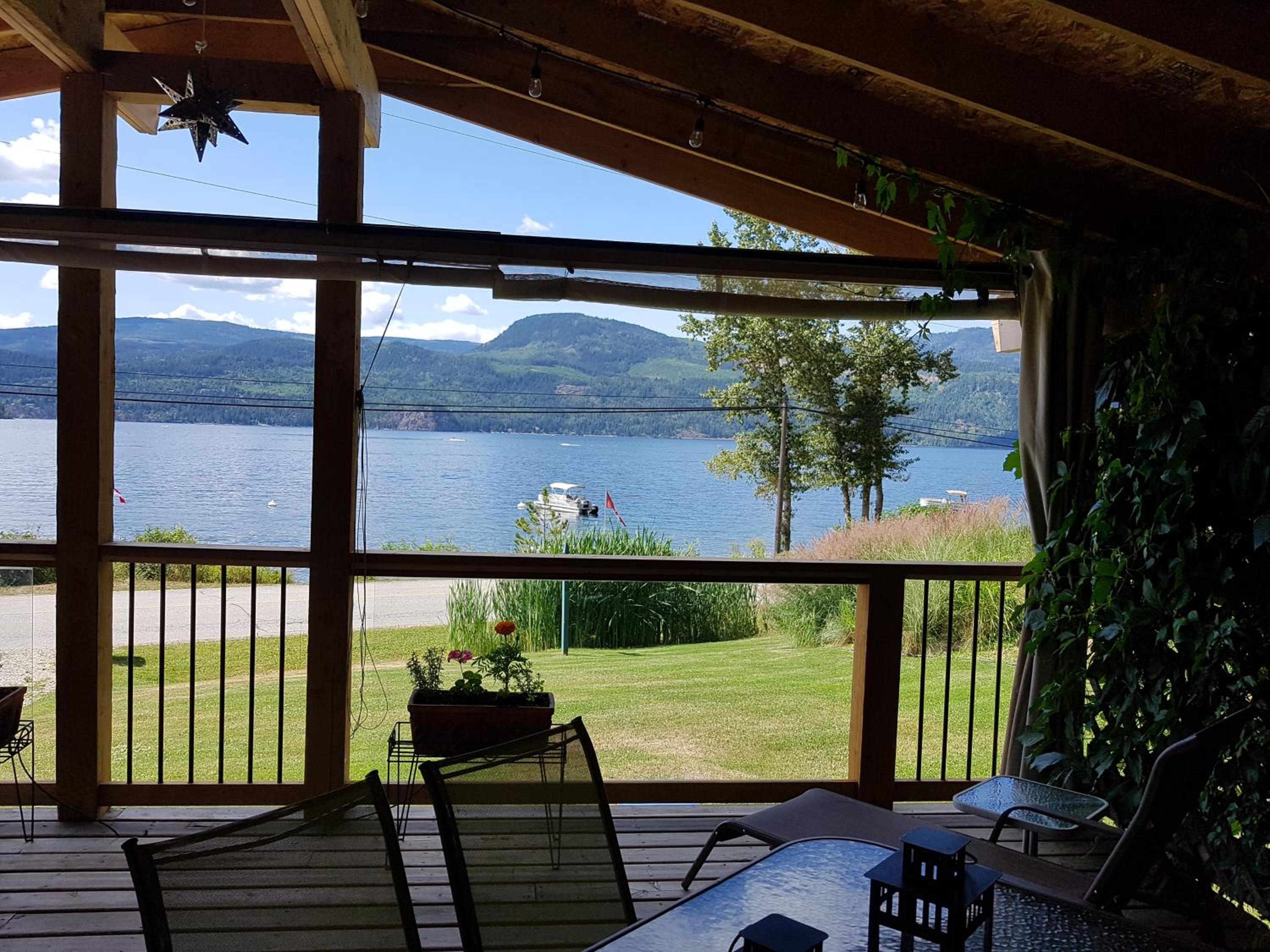 West facing Waterfront Cottage with private beach & buoy & dock access