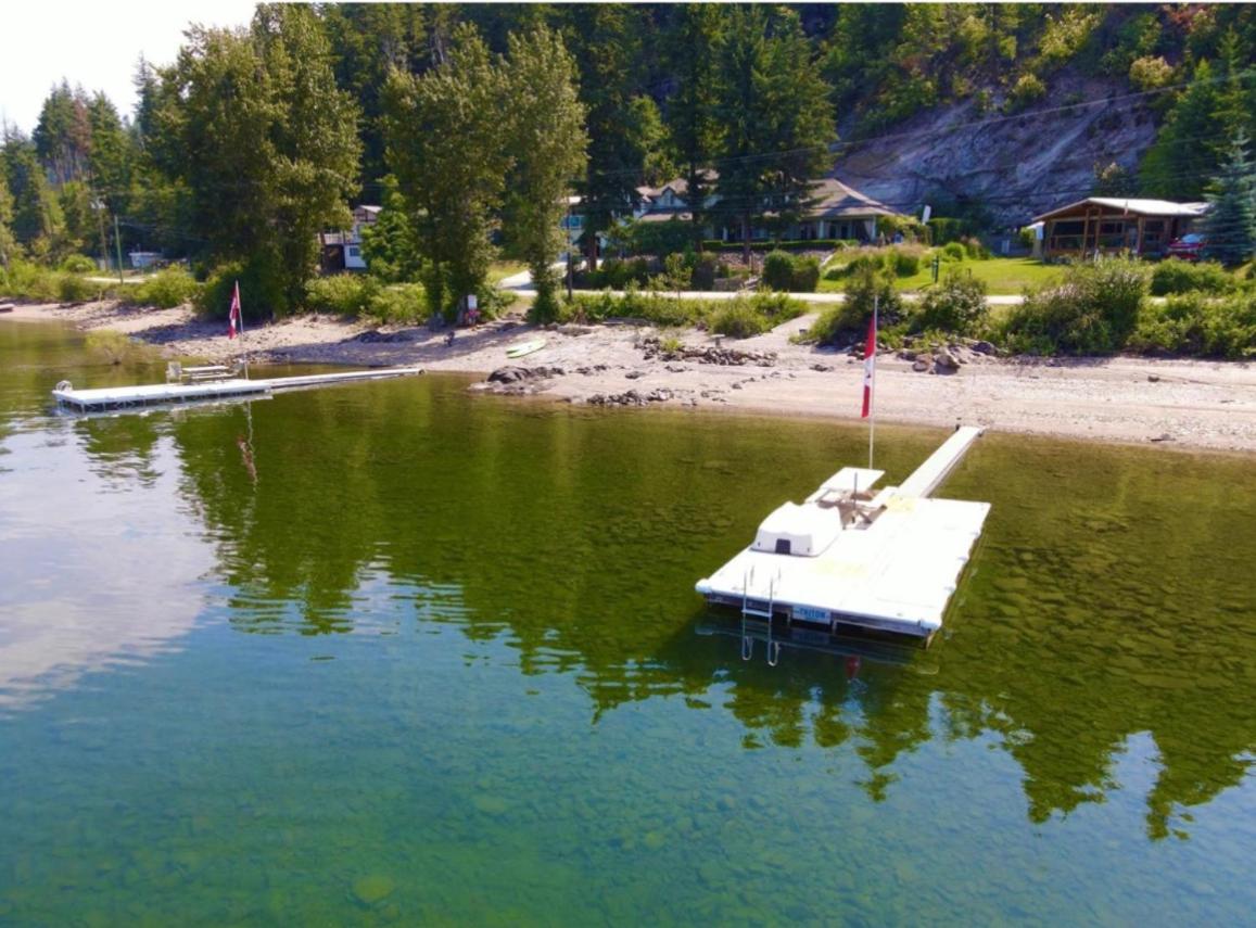 West facing Waterfront Cottage with private beach & buoy & dock access