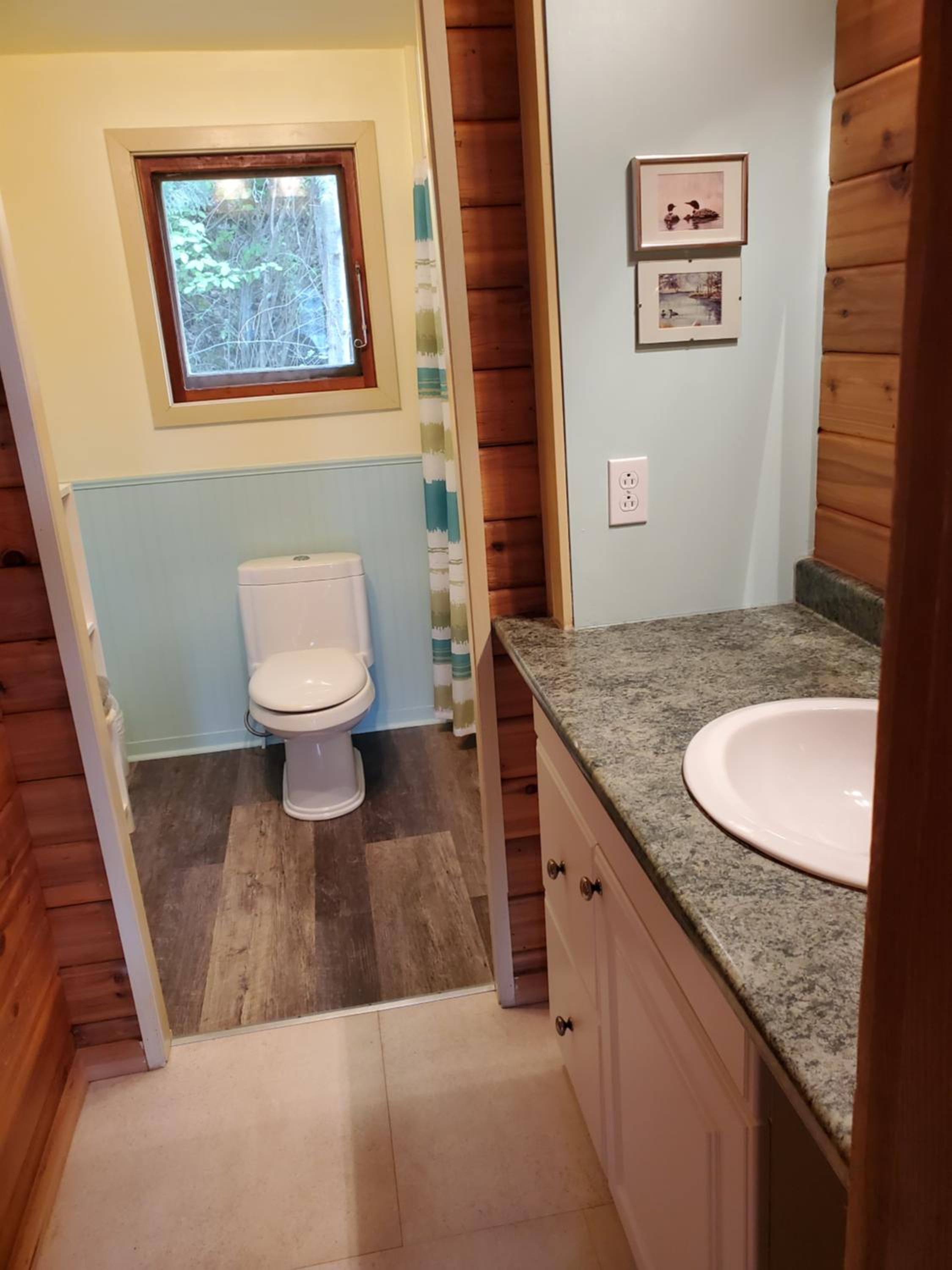 West facing Waterfront Cottage with private beach & buoy & dock access