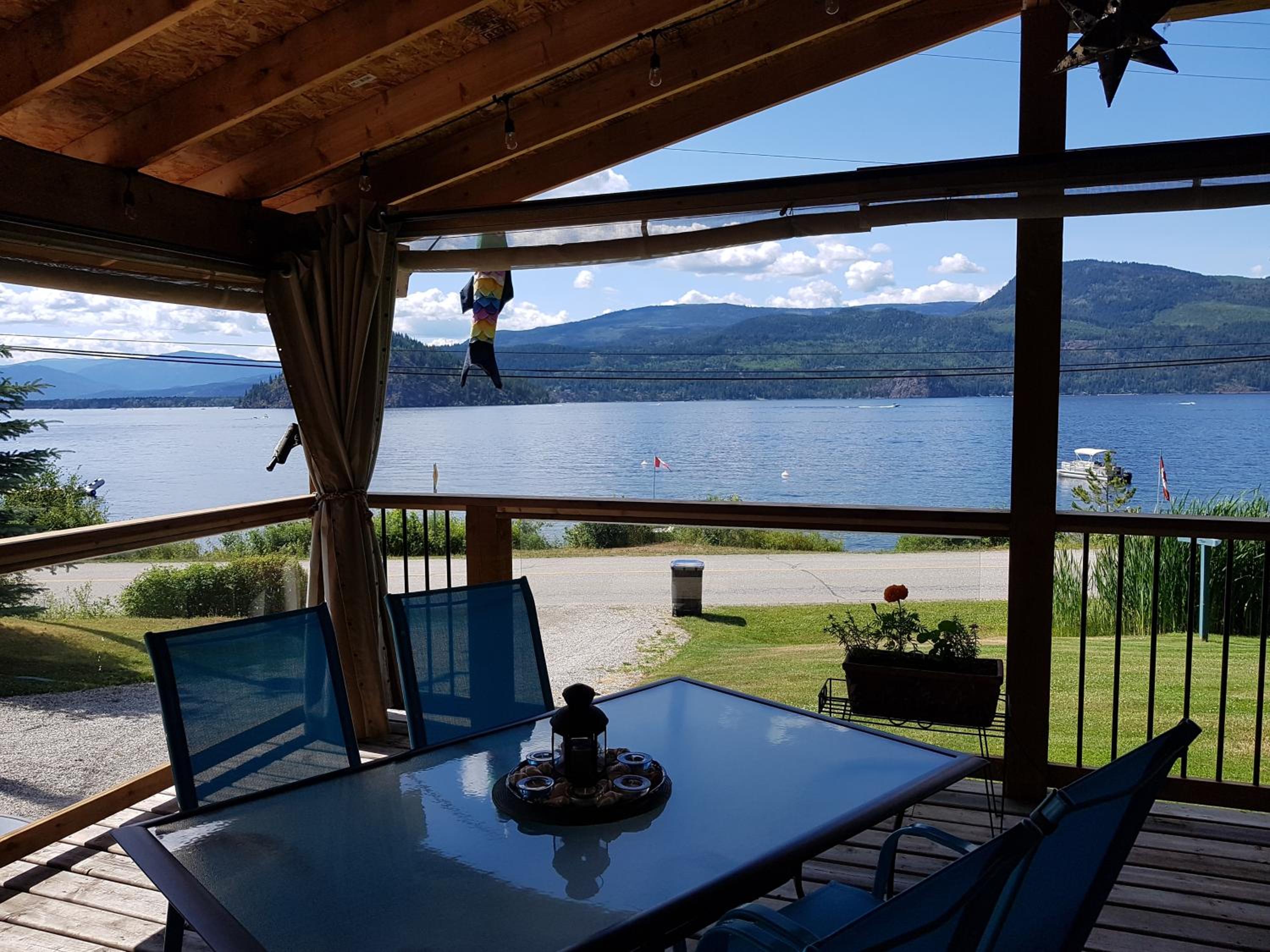 West facing Waterfront Cottage with private beach & buoy & dock access