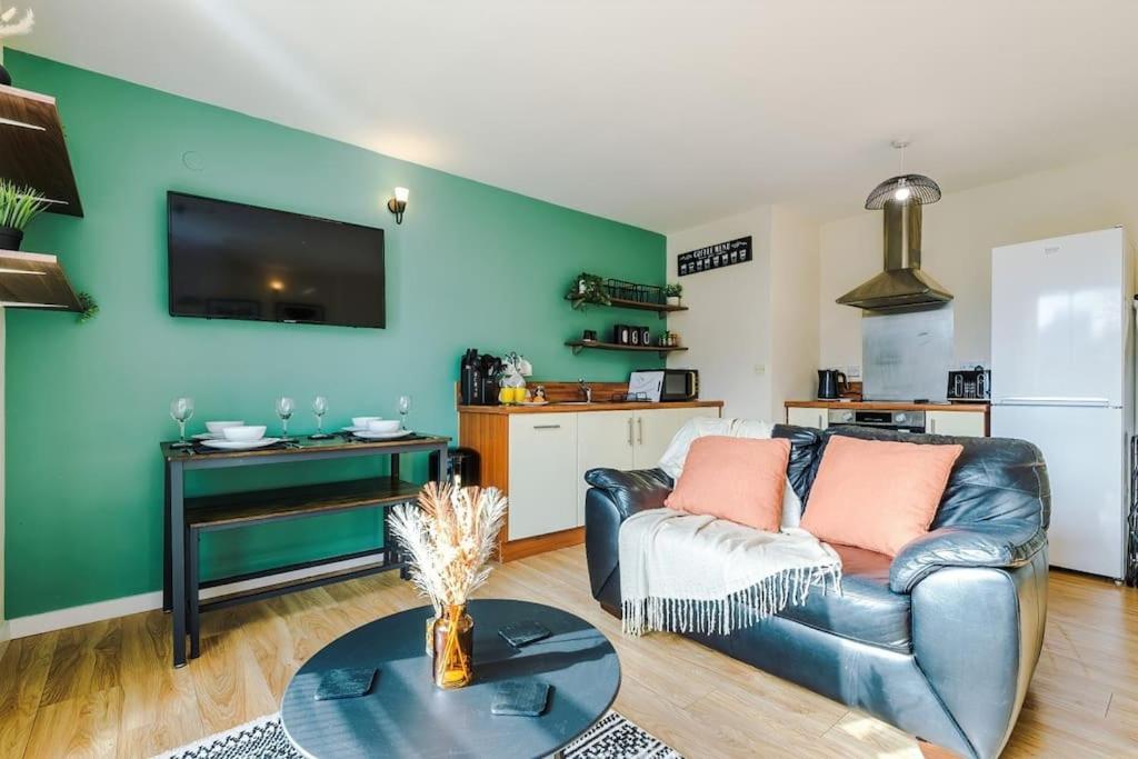 Modern 2BR near Manchester city centre - Free parking garage