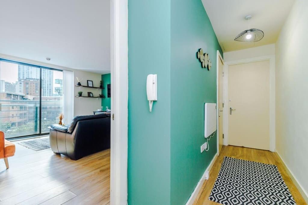 Modern 2BR near Manchester city centre - Free parking garage