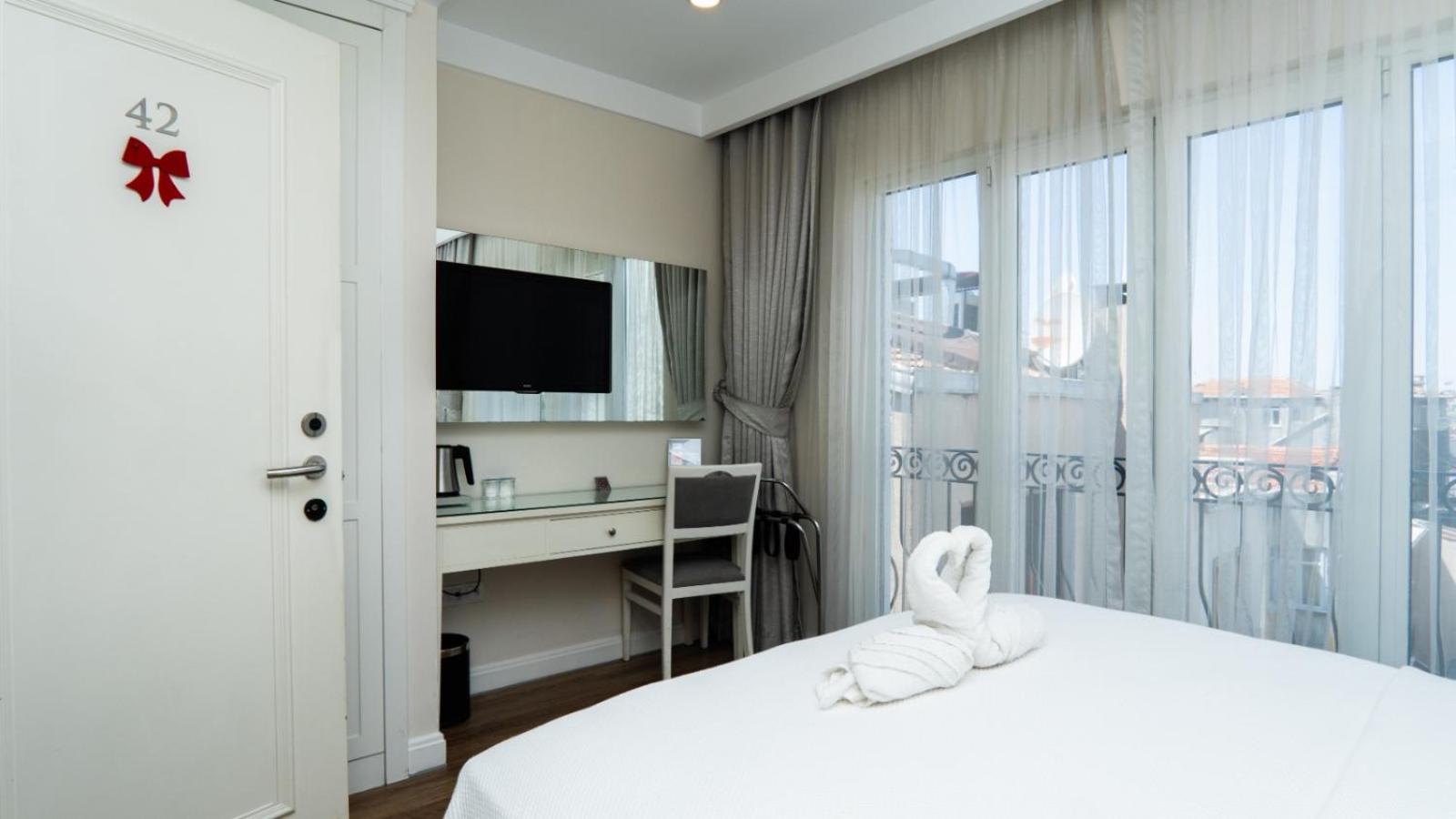 Ten Rooms İstanbul Otel - Image 28