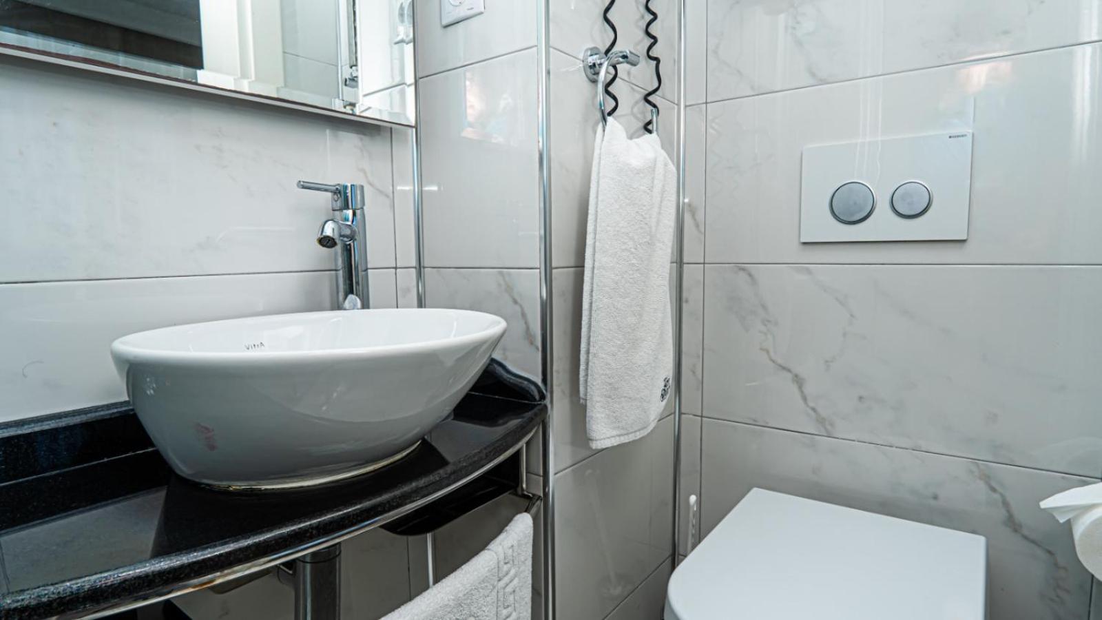 Ten Rooms İstanbul Otel - Image 36