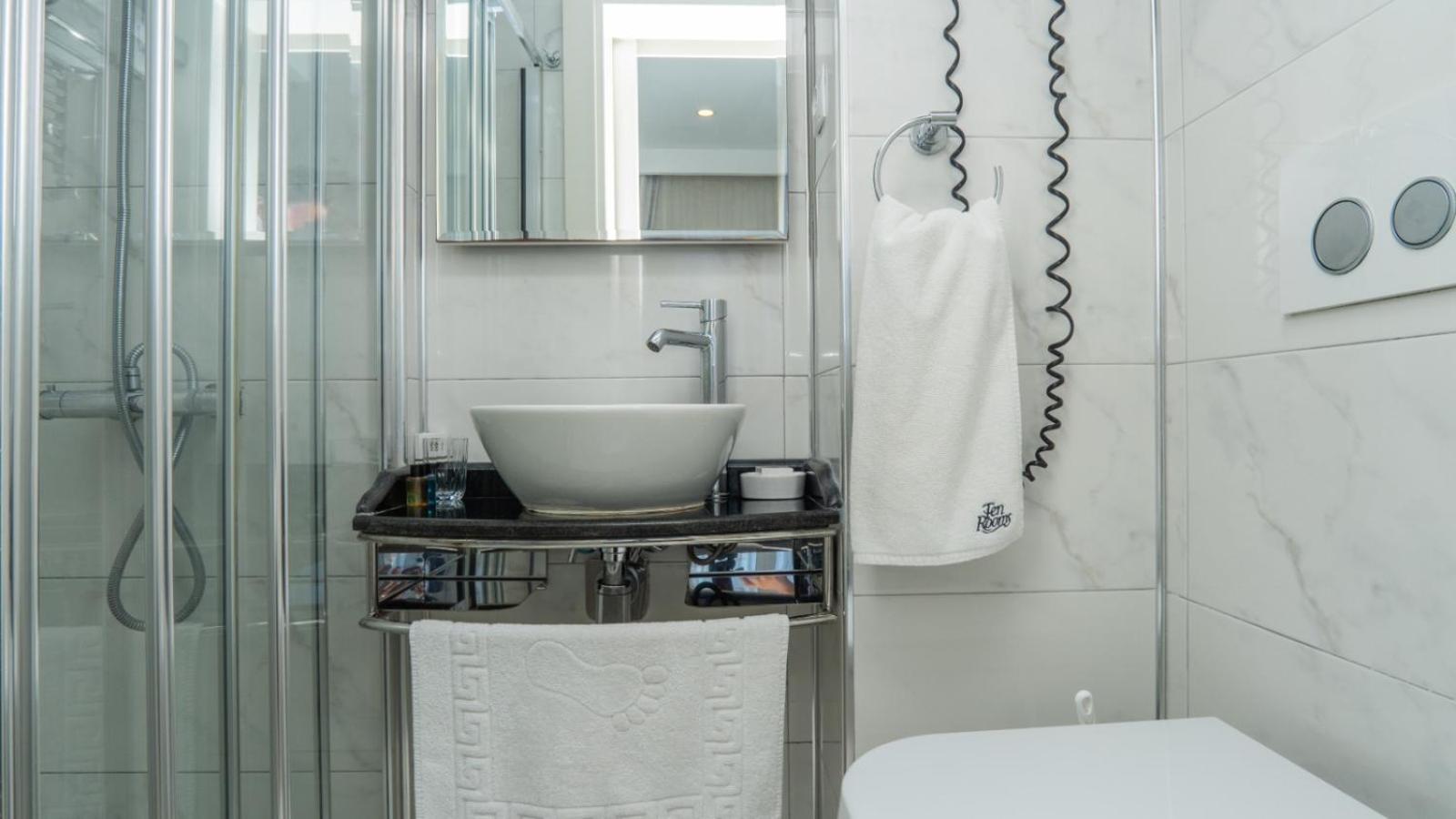 Ten Rooms İstanbul Otel - Image 41