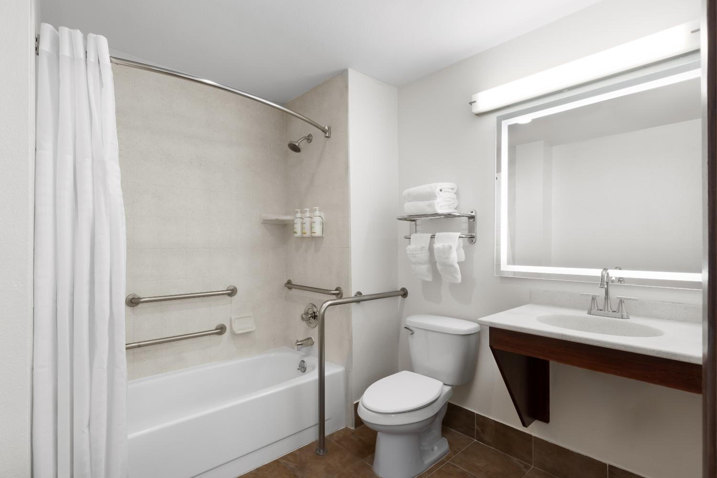Medford Vacations - Ramada by Wyndham Medford Airport North - Property Image 11