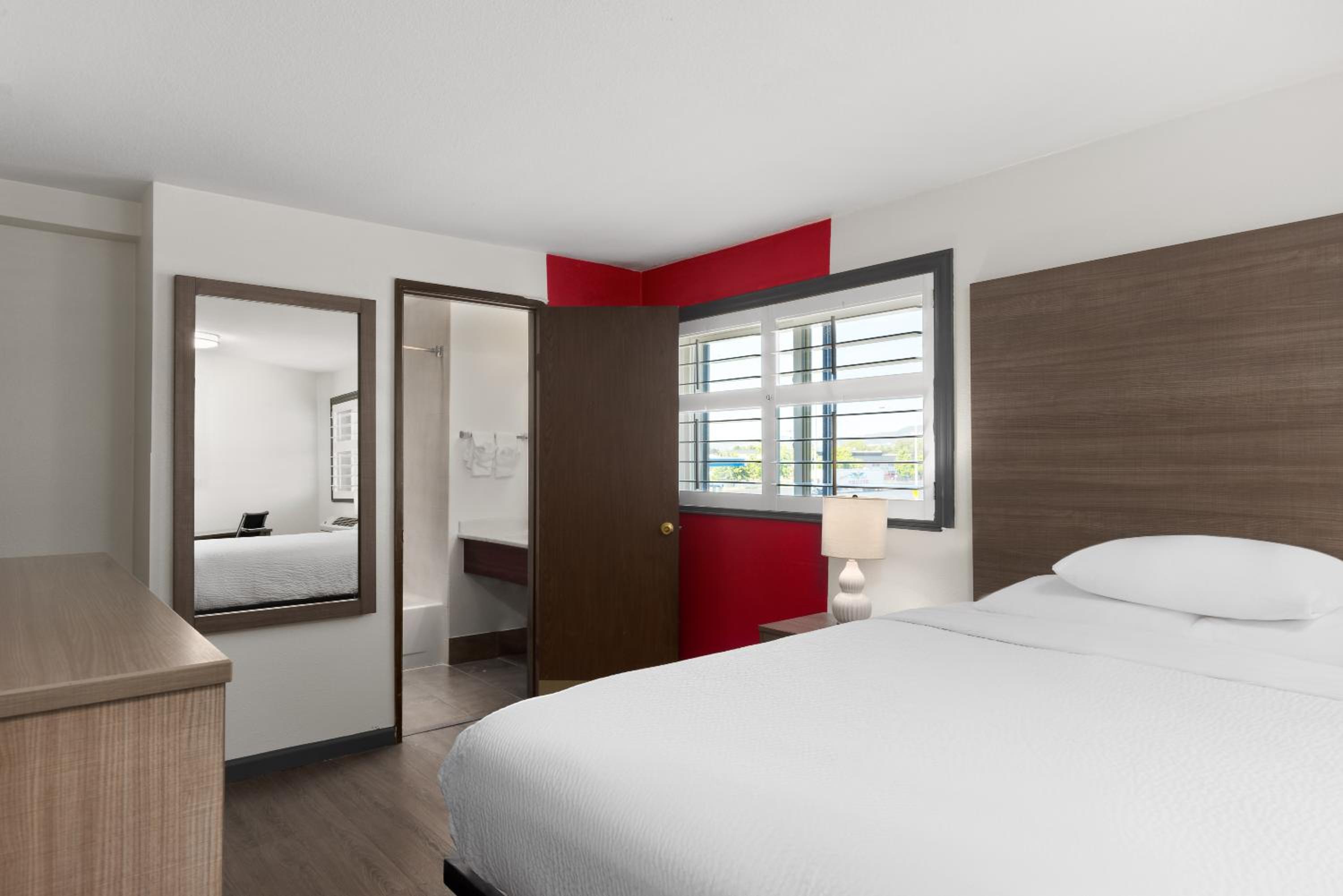 Medford Vacations - Ramada by Wyndham Medford Airport North - Property Image 7