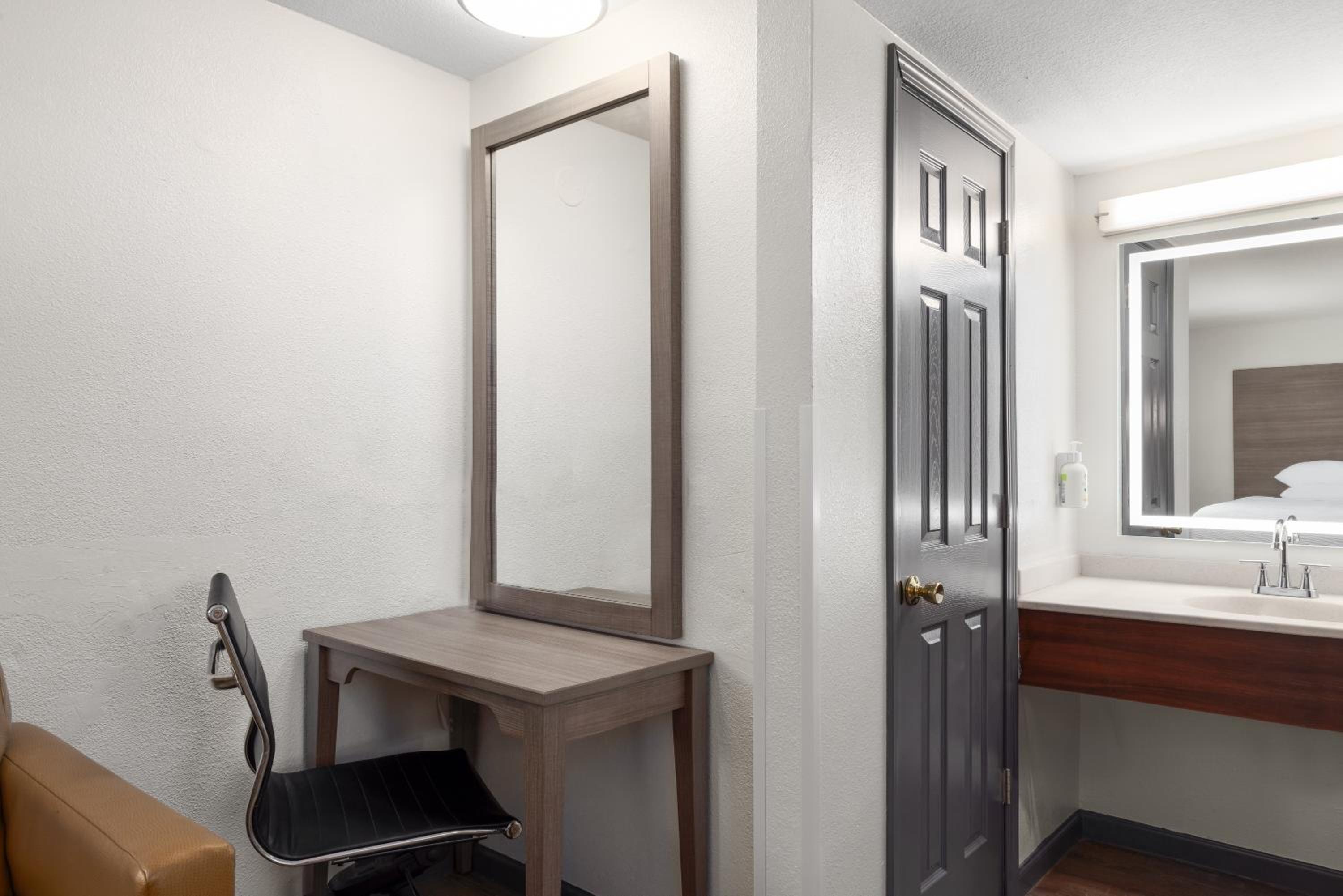 Medford Vacations - Ramada by Wyndham Medford Airport North - Property Image 36