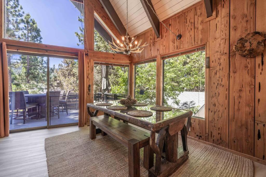 Kookaburra Cabin