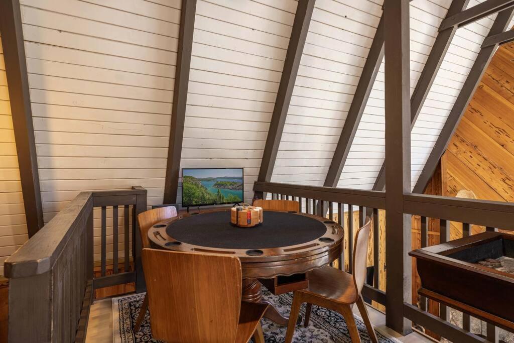 Kookaburra Cabin