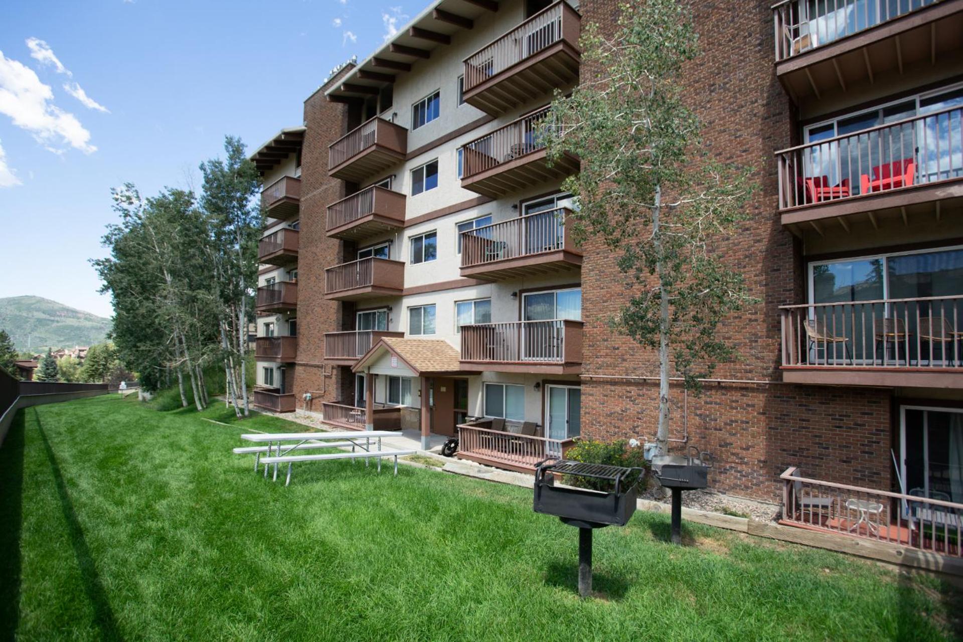 Ski In, Ski Out, Ski Slope Views, California King, Recently Renovated view 5