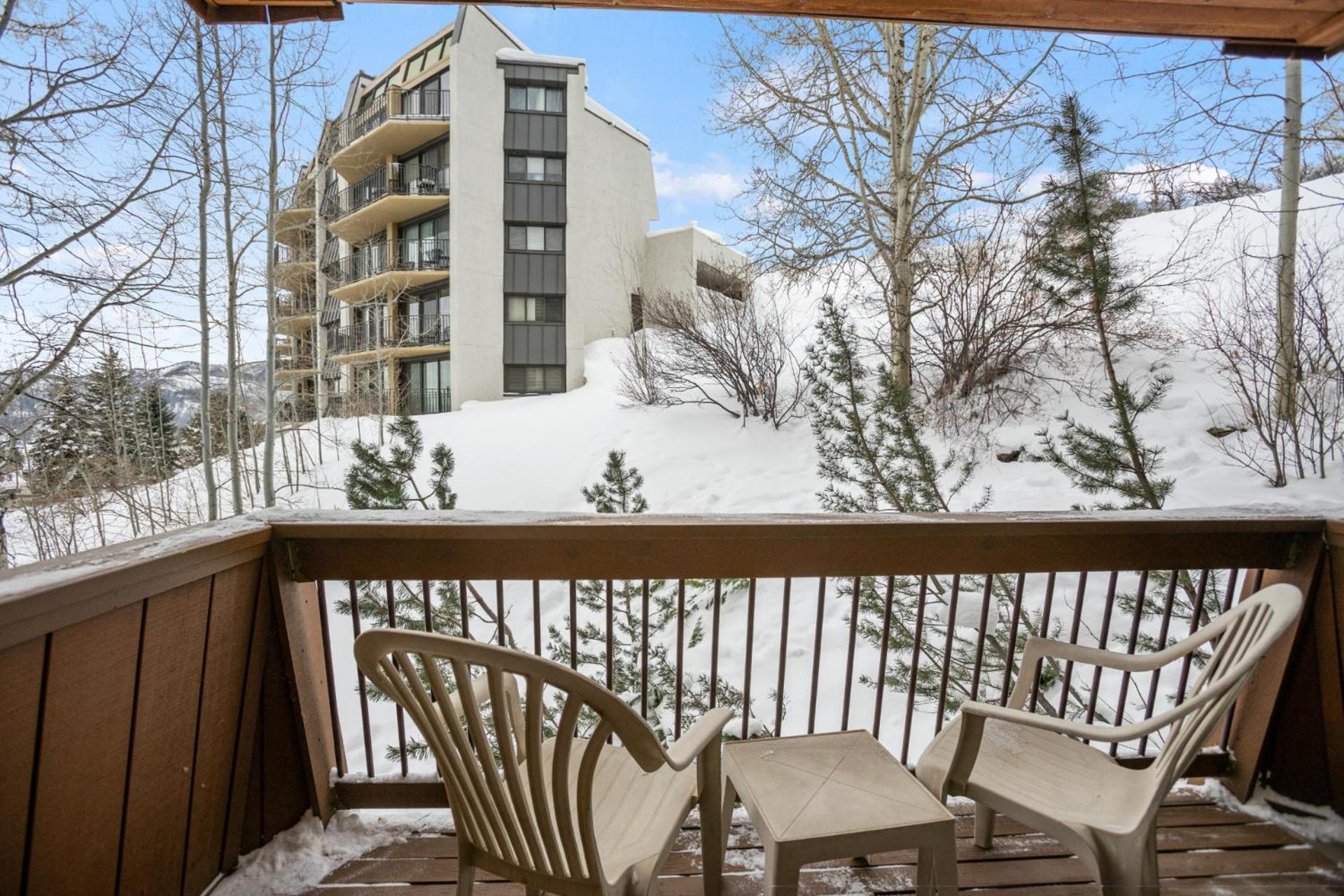 Large Outdoor Hot Tub, Easy Walk to Base Area Activities view 5