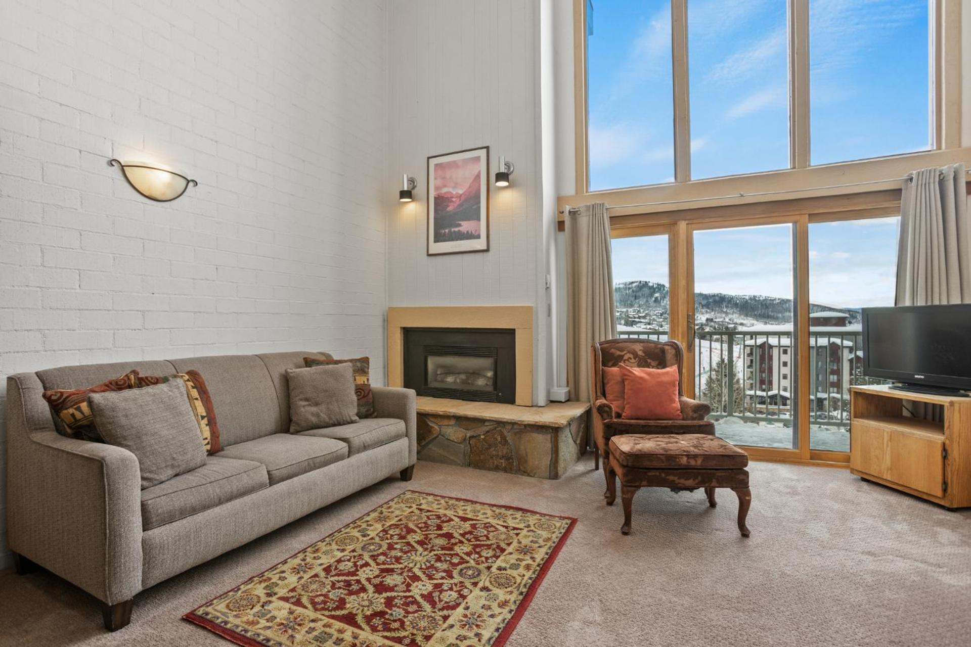 2 Outdoor Hot Tubs, Great Views, Two Bedrooms Plus Loft view 4