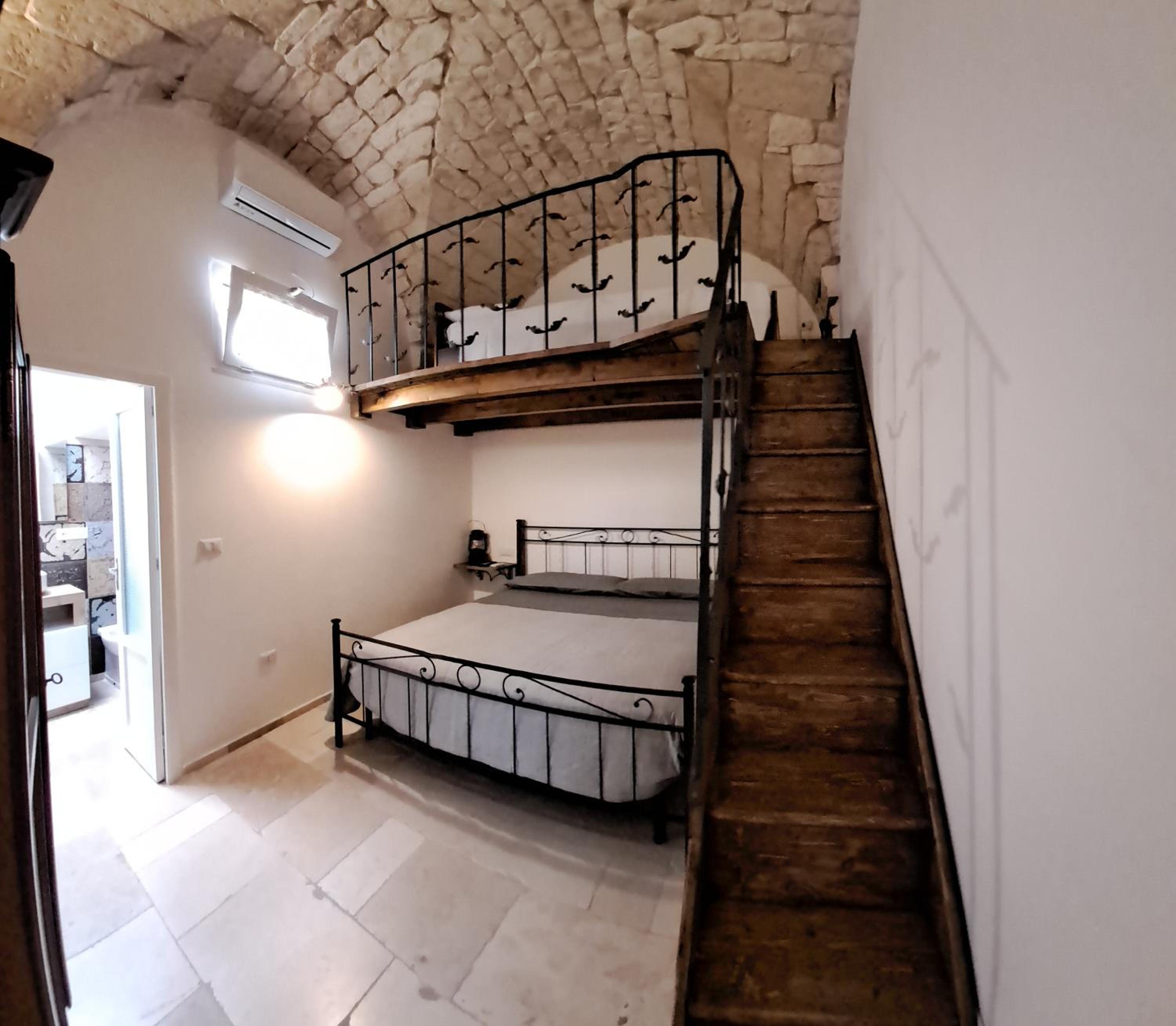 PETRAKIs HOUSE
