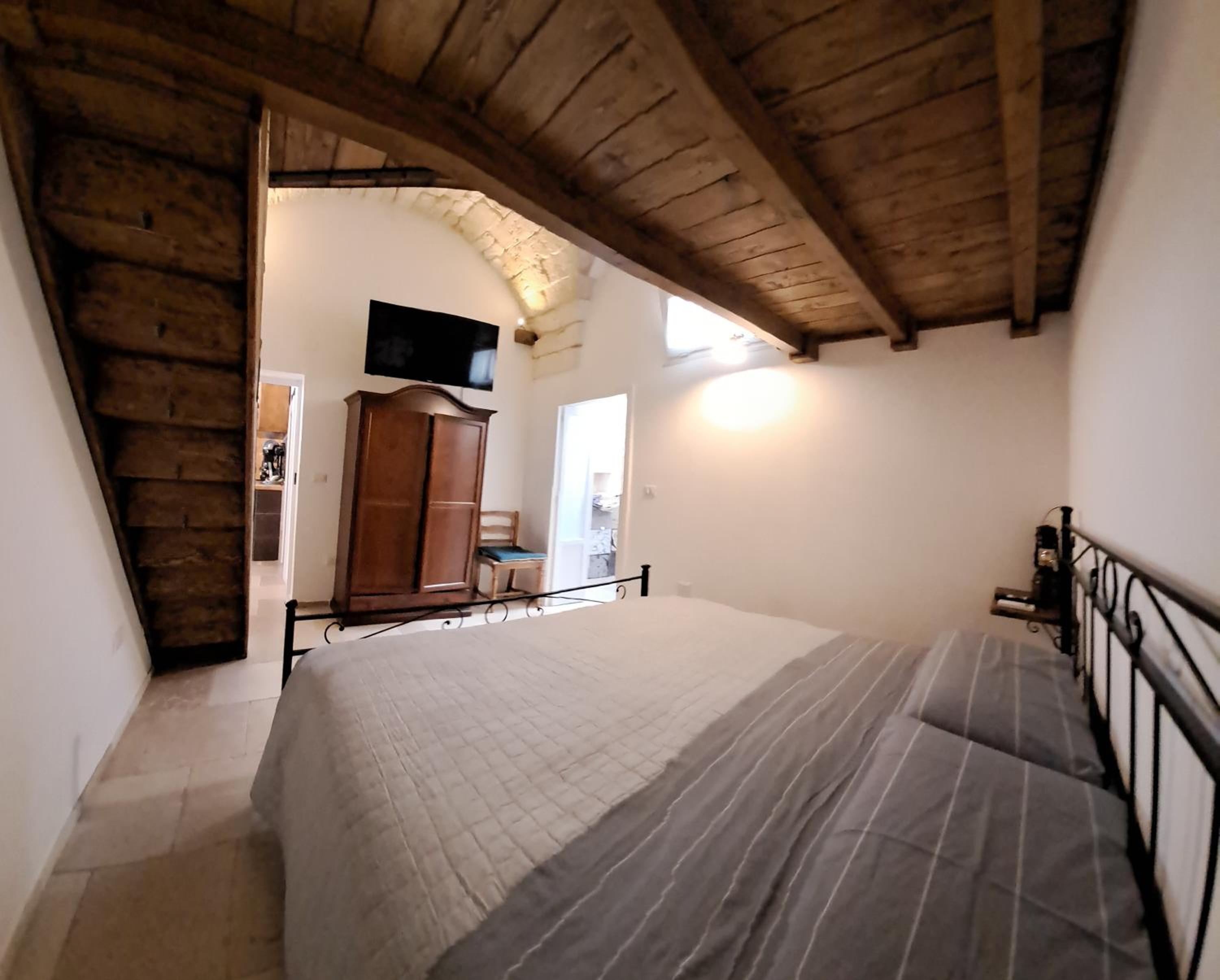 PETRAKIs HOUSE