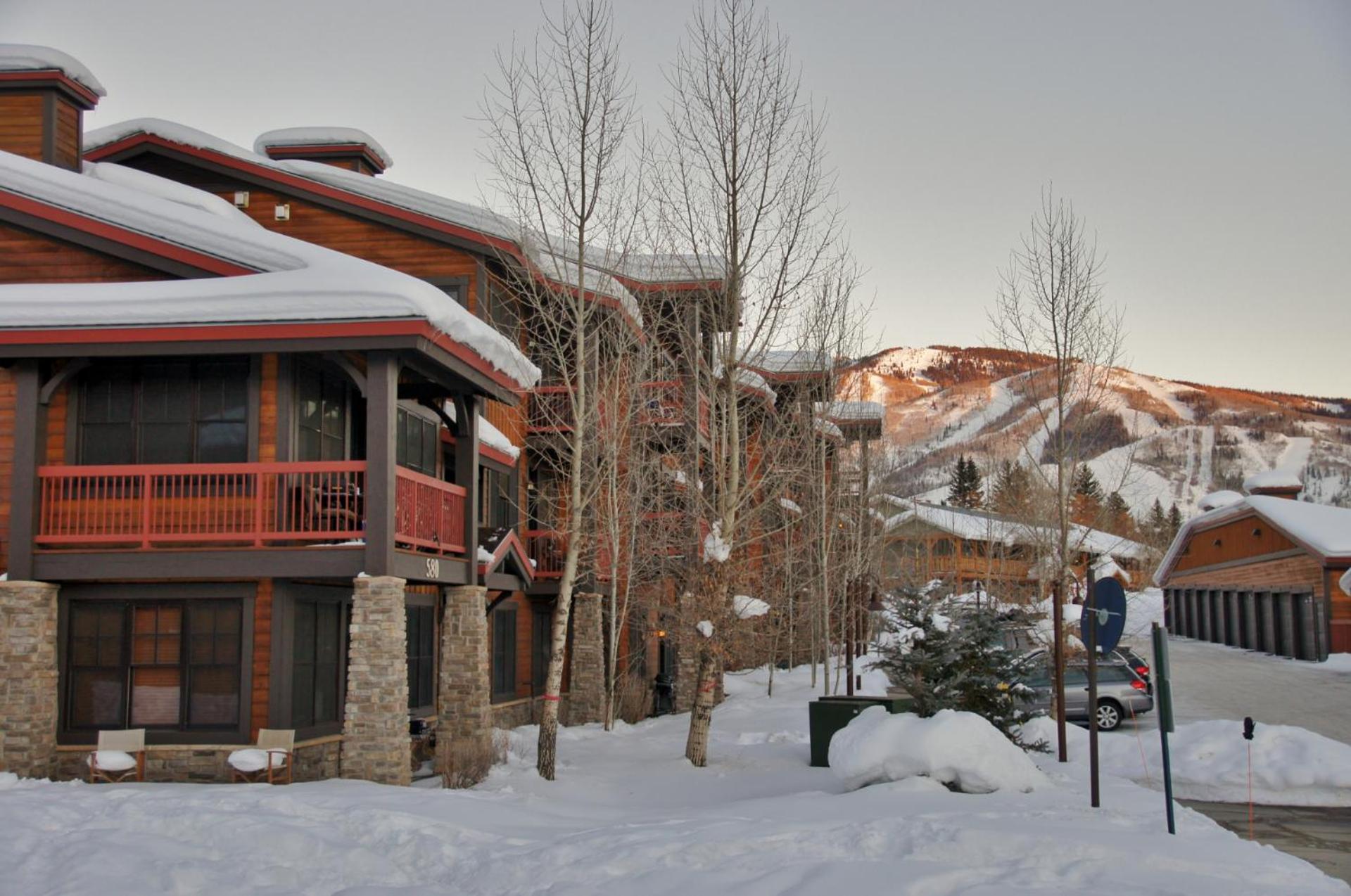 Shared Hot Tub,1 Car Garage, Dining & Grocery, Walk to Shops, On Bus Route view 5