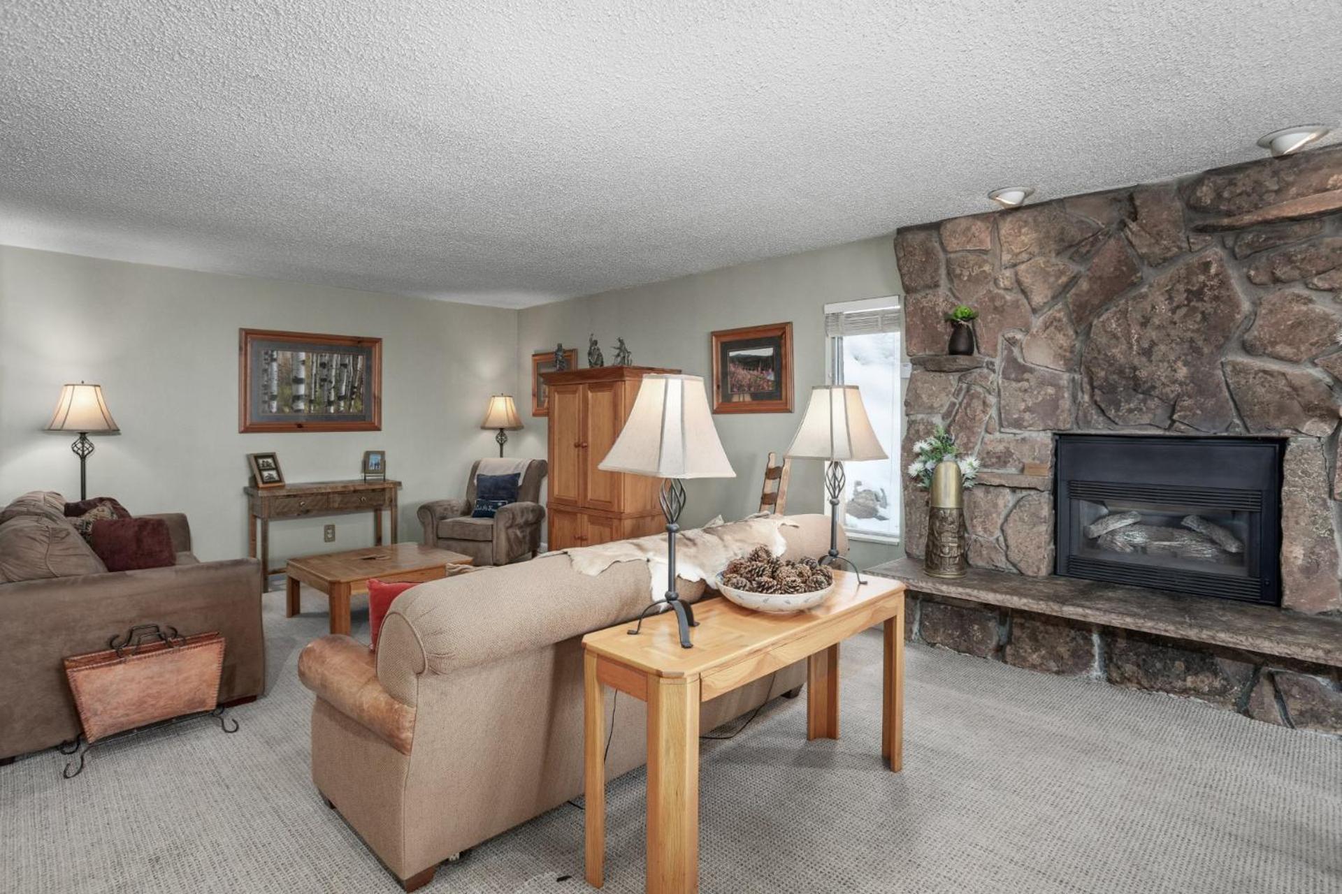 Outdoor Hot Tub, Ski right to & from your door, Private Shuttle view 3