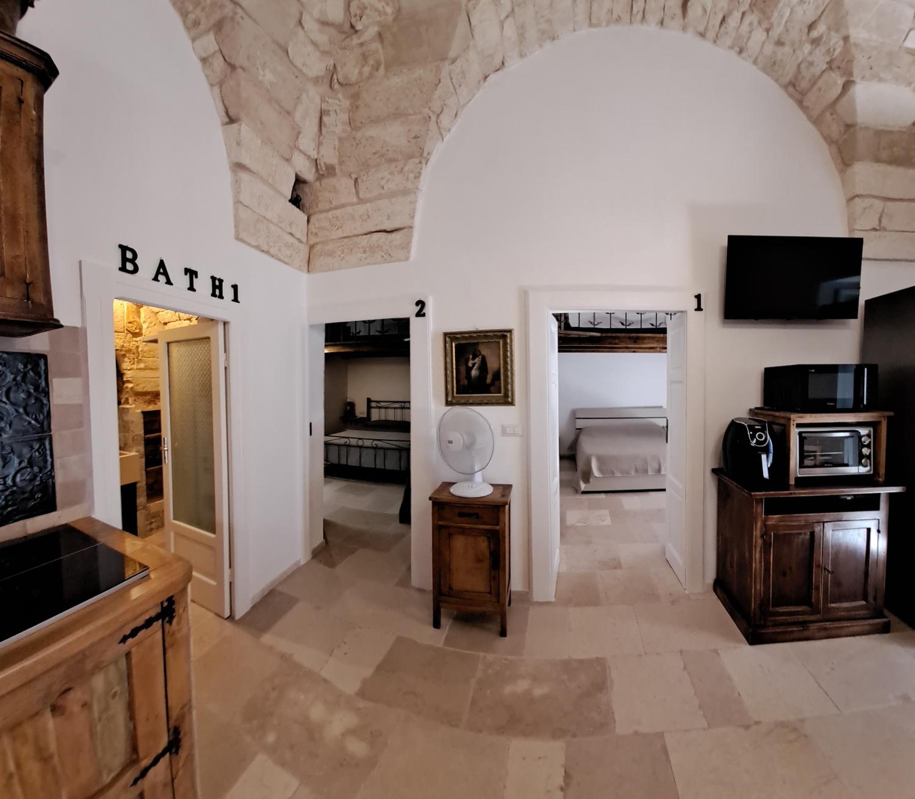 PETRAKIs HOUSE