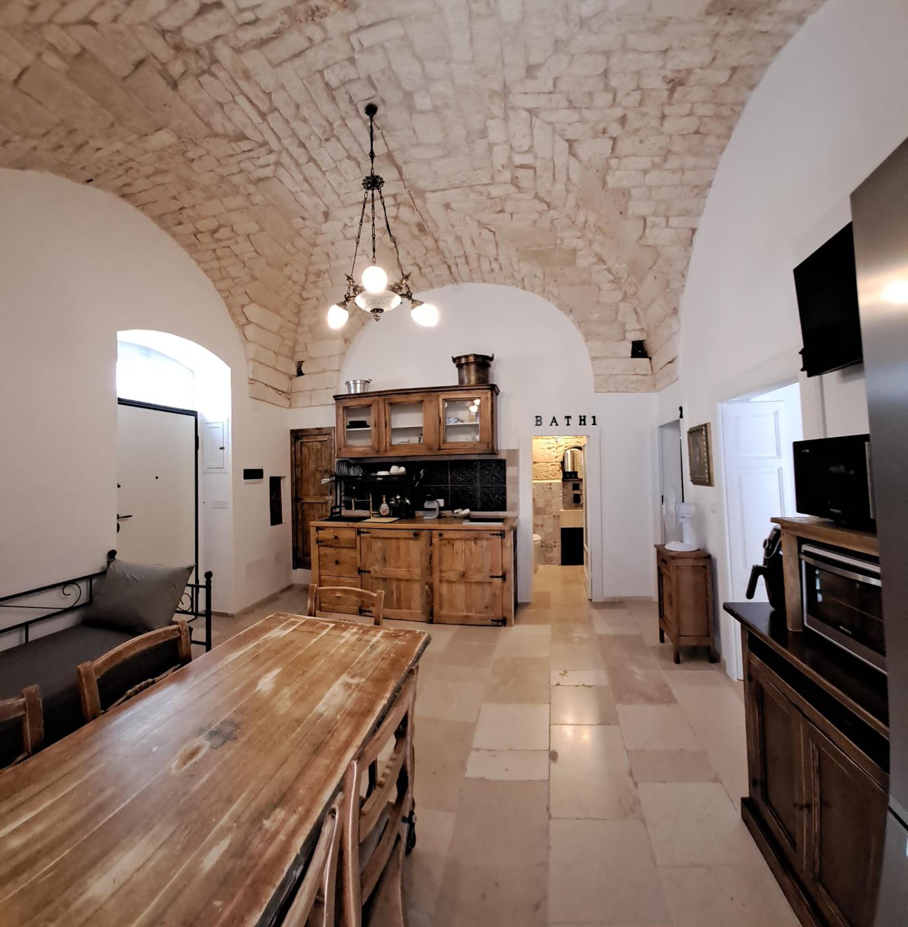 PETRAKIs HOUSE