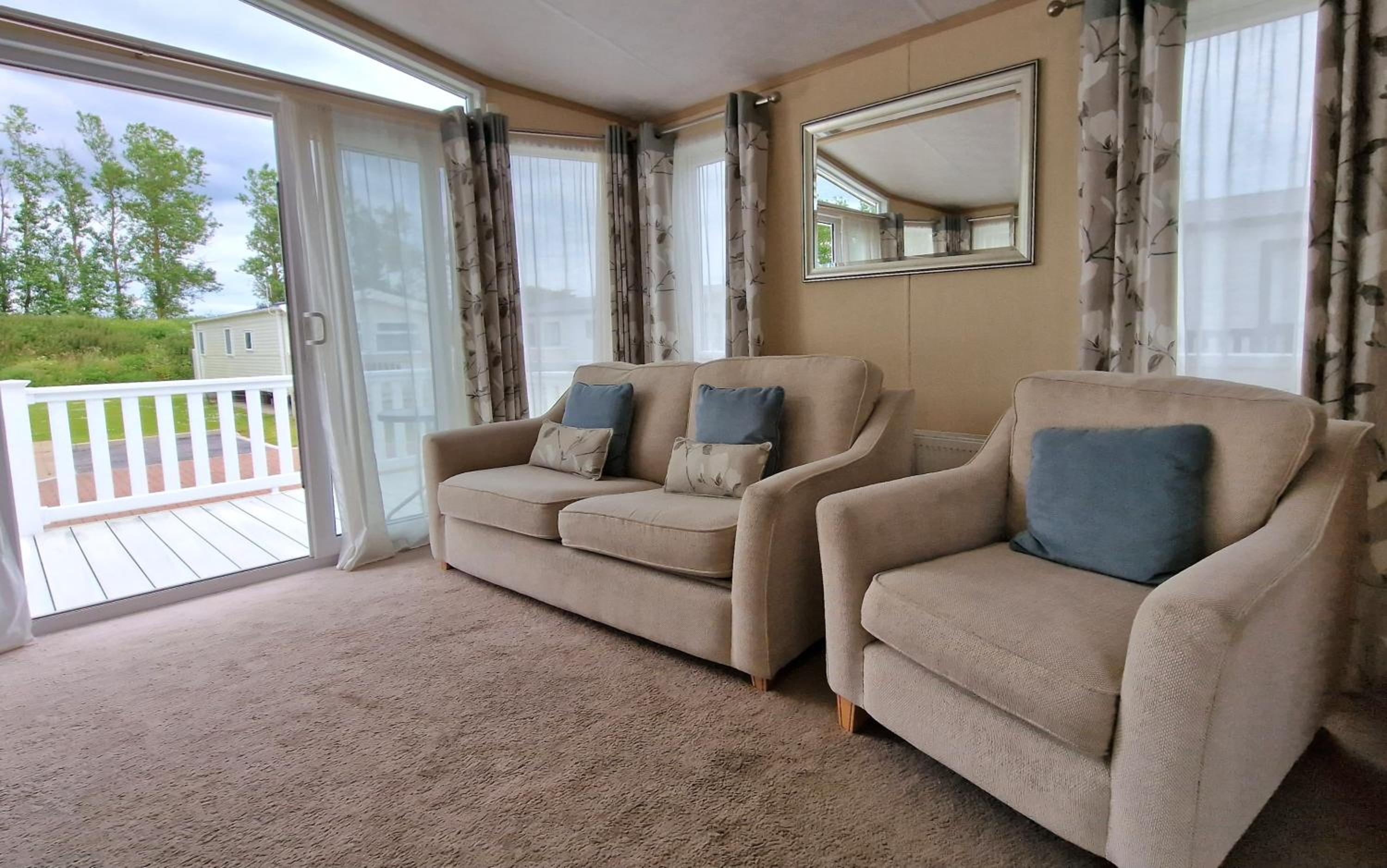 The Knightsbridge Luxury Stay, The Boulevard, Green Lawns