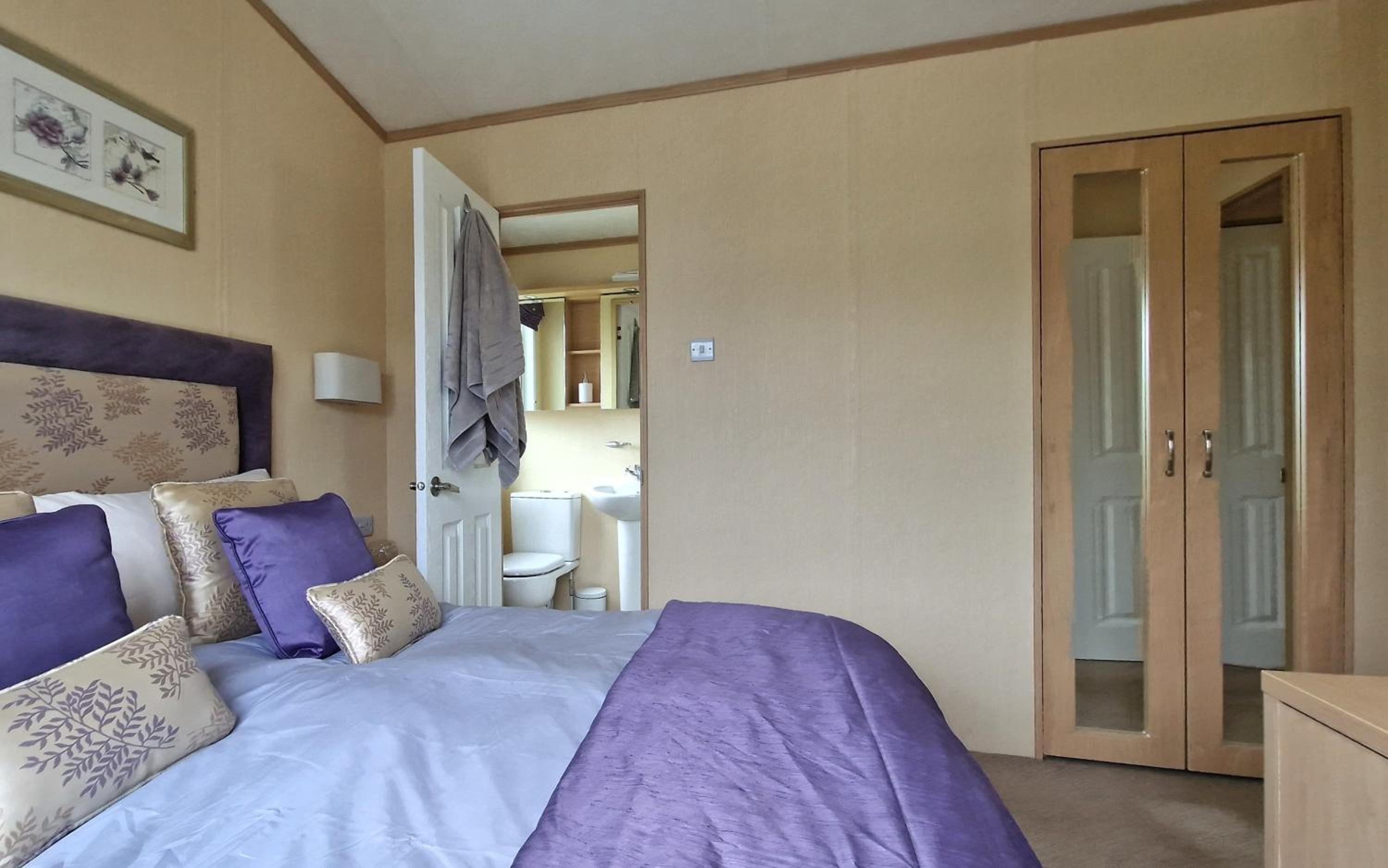 The Knightsbridge Luxury Stay, The Boulevard, Green Lawns