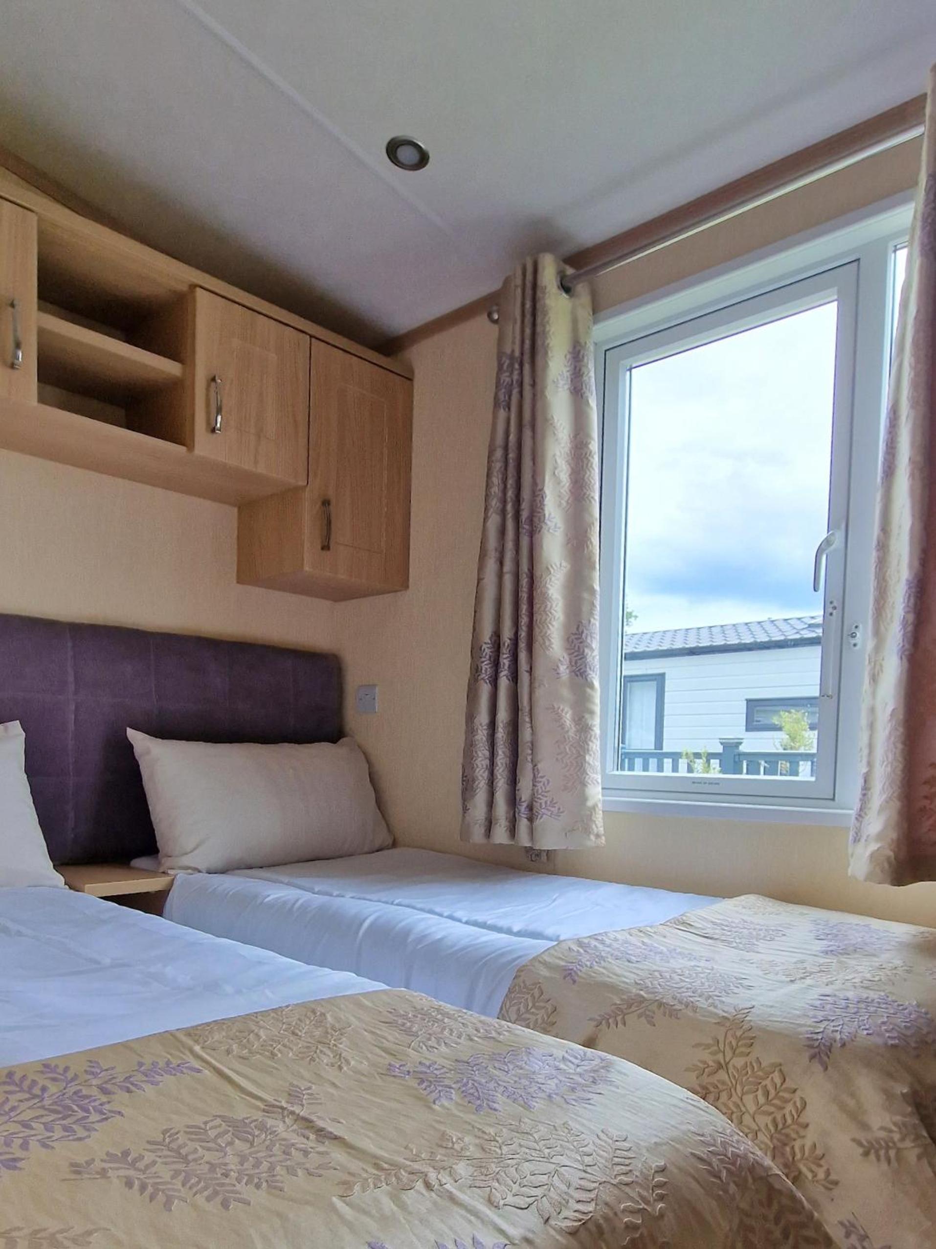 The Knightsbridge Luxury Stay, The Boulevard, Green Lawns