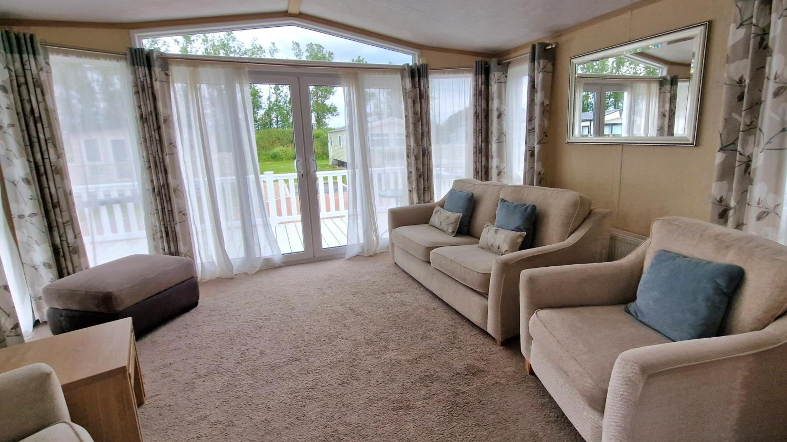 The Knightsbridge Luxury Stay, The Boulevard, Green Lawns