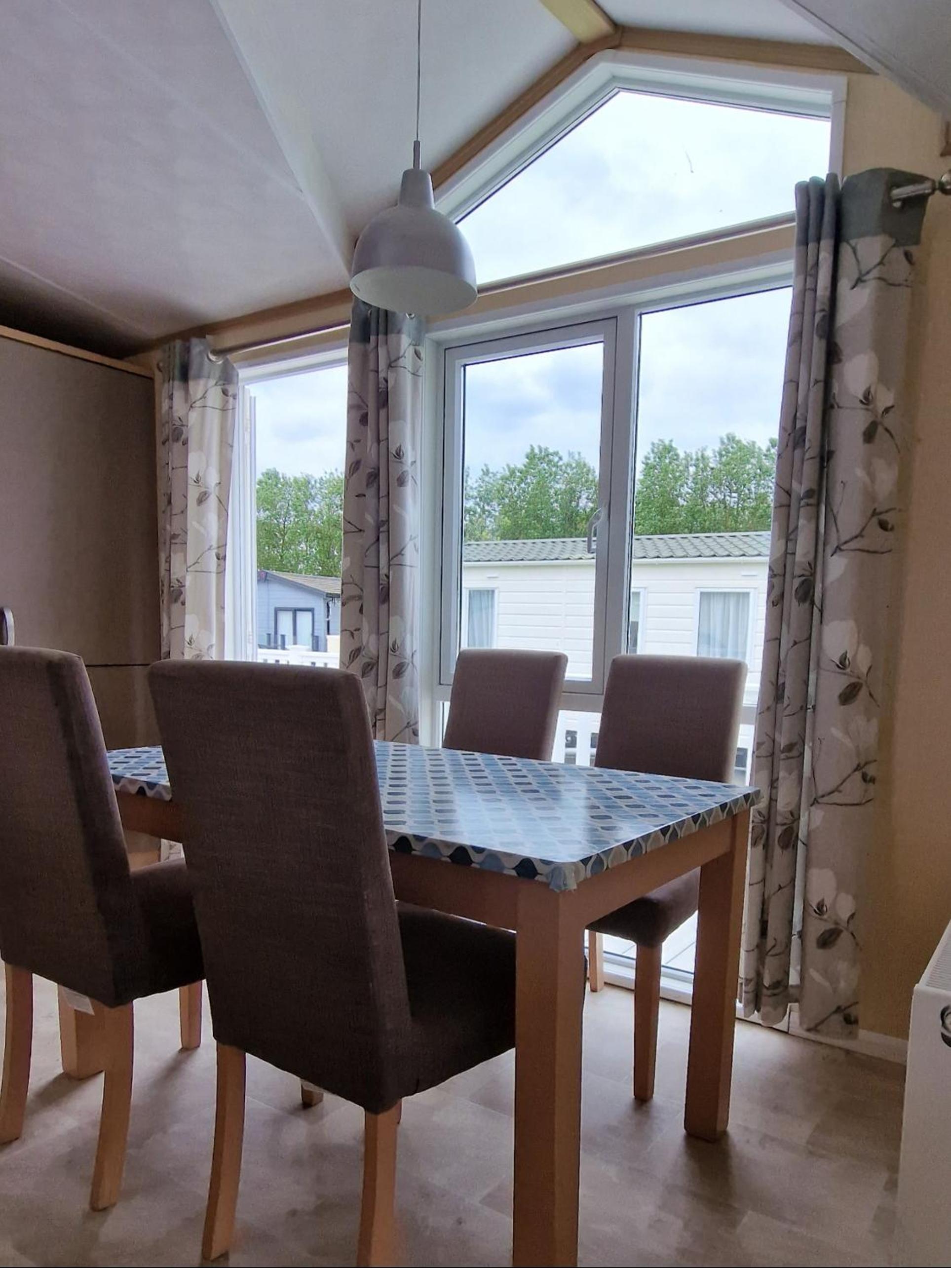 The Knightsbridge Luxury Stay, The Boulevard, Green Lawns