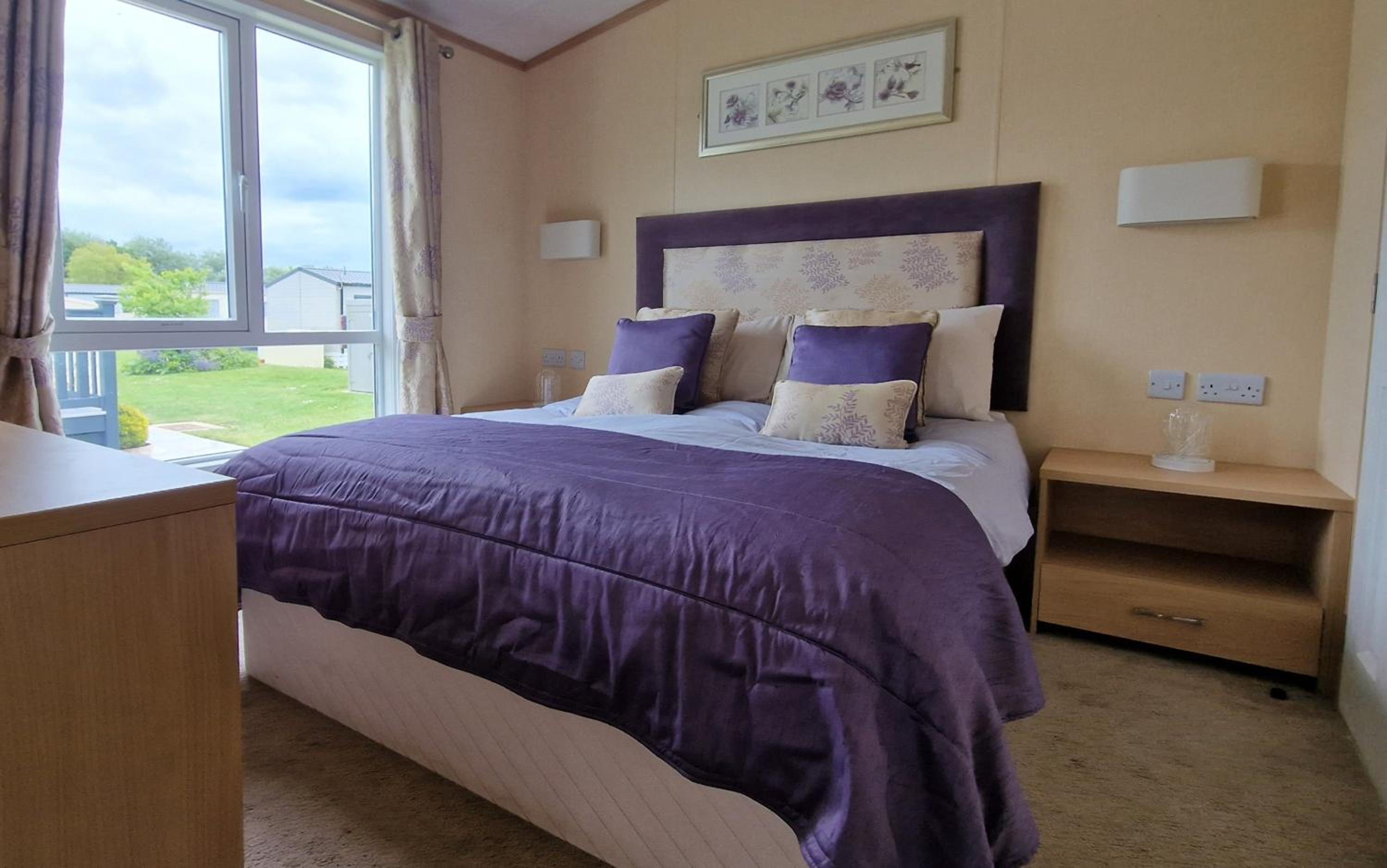The Knightsbridge Luxury Stay, The Boulevard, Green Lawns